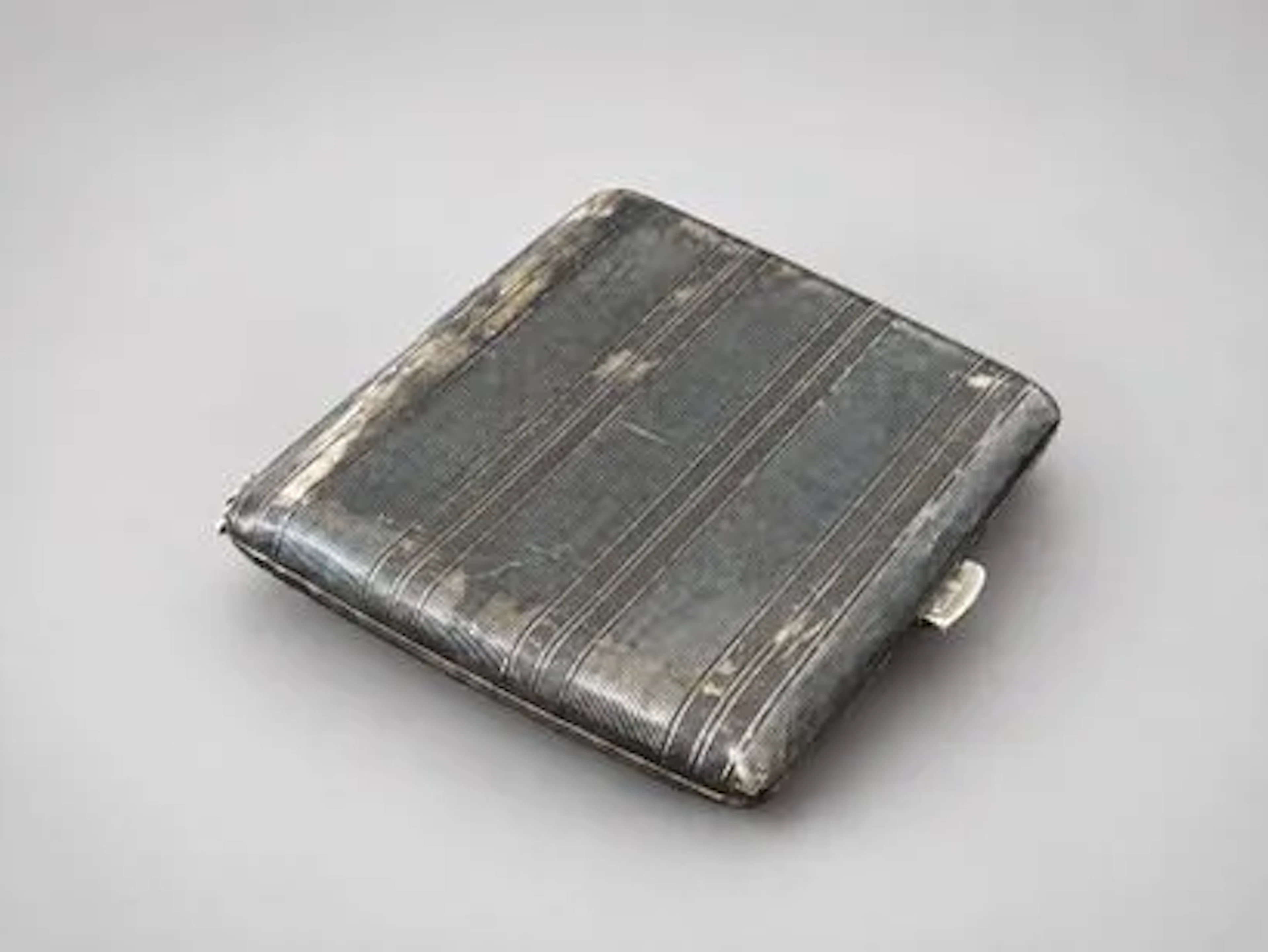 SILVER CIGARETTE CASE, 1930s - Lot 289