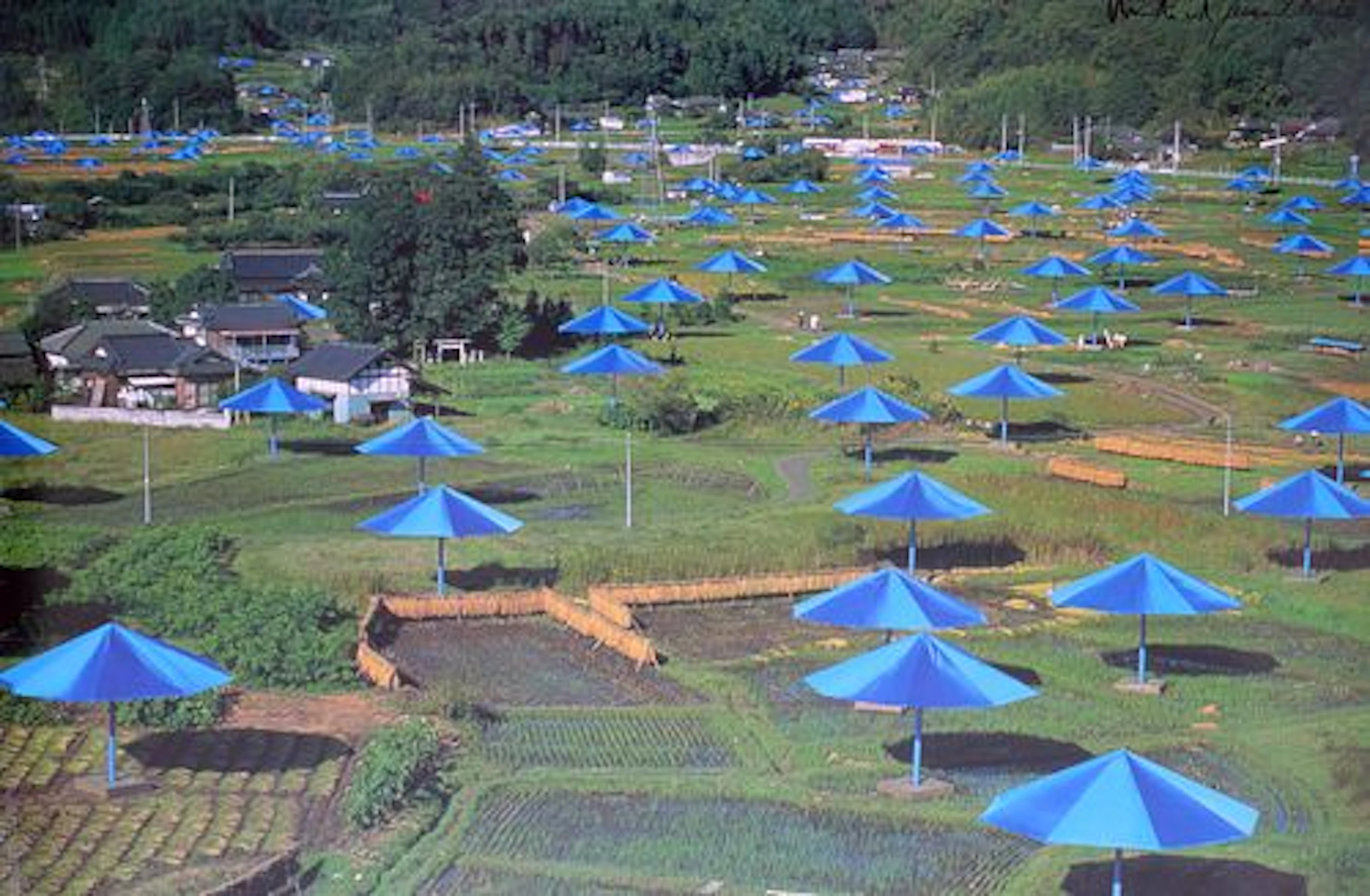 Christo - The Umbrellas, Ibaraki, Japan