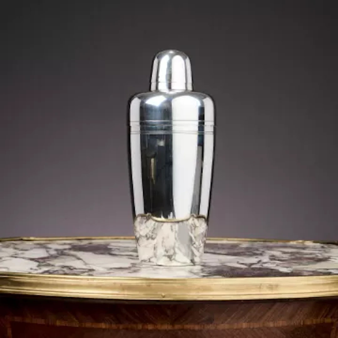 TIFFANY & CO: A 1920'S STERLING SILVER COCKTAIL SHAKER