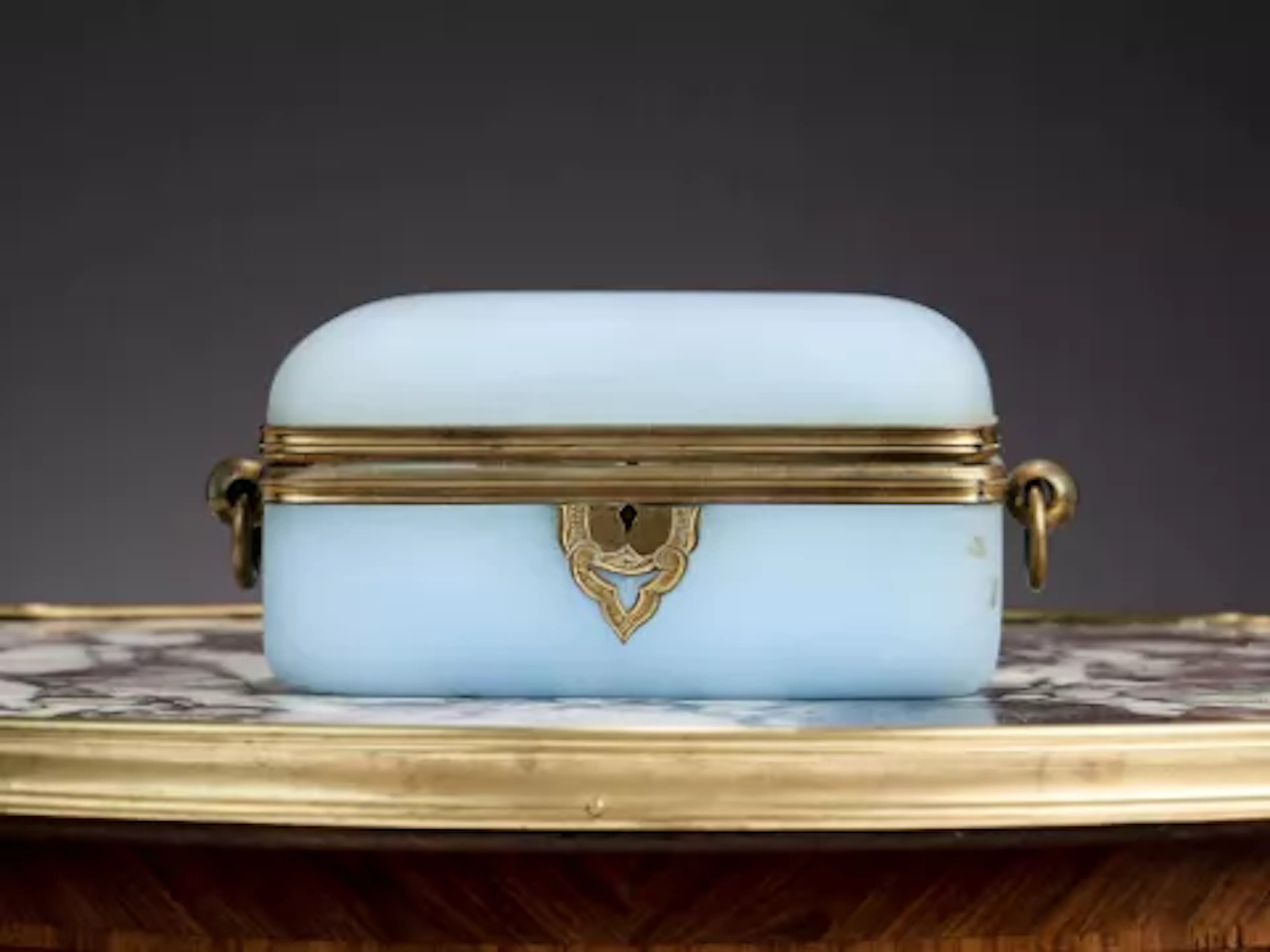 A LATE 19TH CENTURY FRENCH OPALINE GLASS AND ORMOLU MOUNTED CASKET