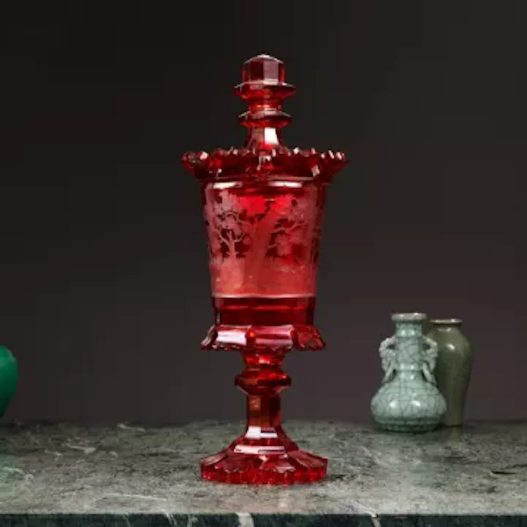 A FINE MID 19TH CENTURY BOHEMIAN RUBY STAINED AND ENGRAVED GLASS VASE AND COVER