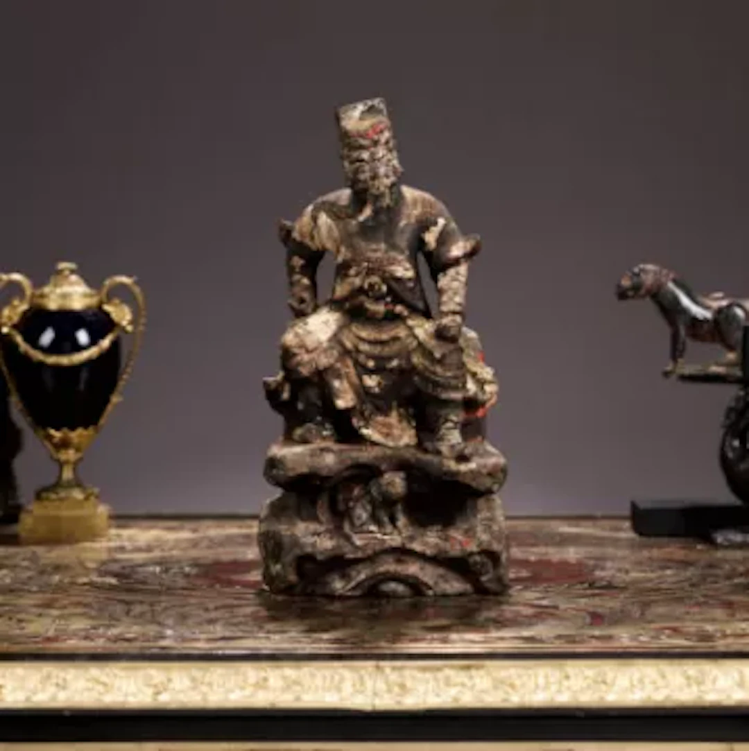 A CHINESE QING DYNASTY CARVED WOOD FIGURE OF A GUARDIAN DEITY