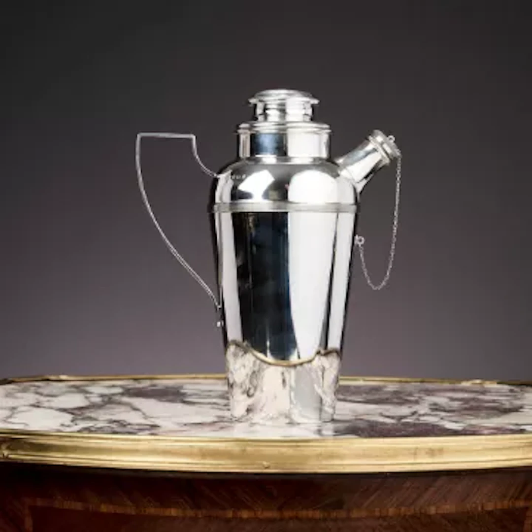 AN ART DECO PERIOD STERLING SILVER COCKTAIL SHAKER, C 1933, JAMES DIXON & SONS