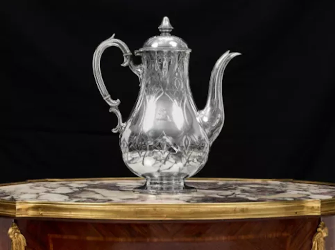 A VICTORIAN STERLING SILVER COFFEE POT C.1859