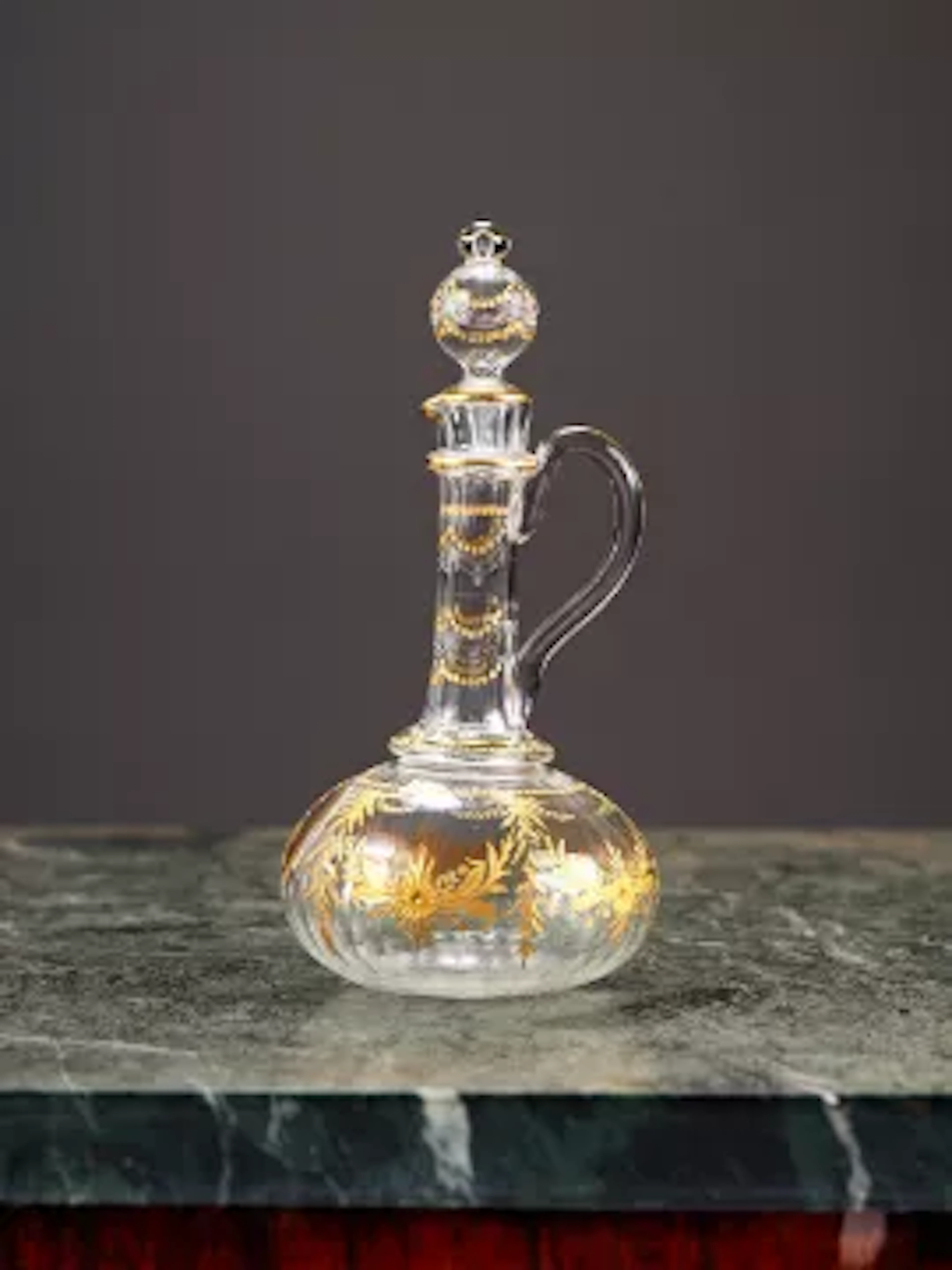 A LATE 19TH / EARLY 20TH CENTURY GILDED GLASS CLARET JUG / DECANTER