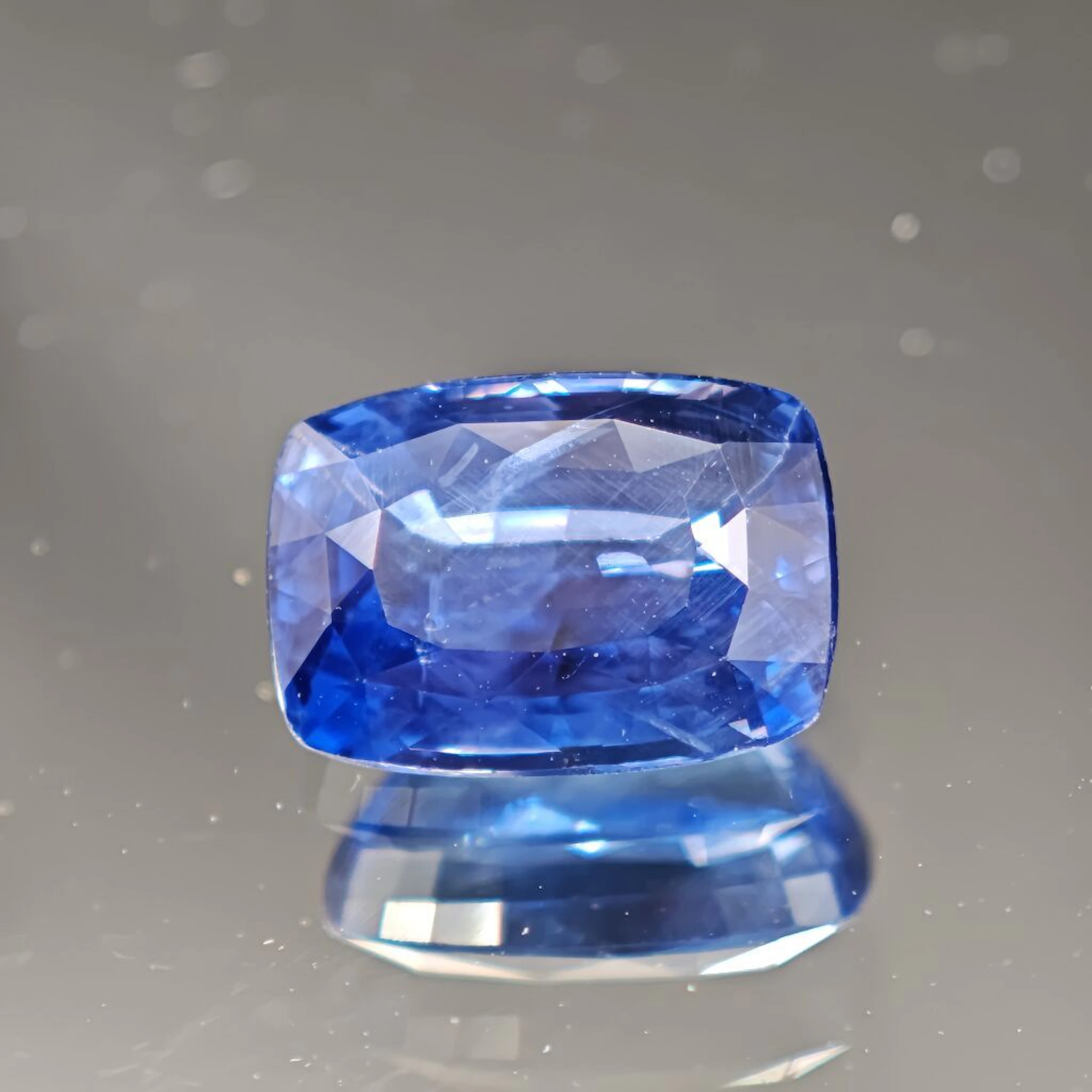 Cushion-cut sapphire, weighing 3.39 carats. Dimensions: 12 x 7.1 x 4.8 mm