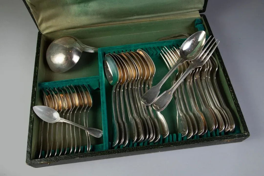 950‰ silver cutlery set, with a wavy-line pattern, including: - twelve
