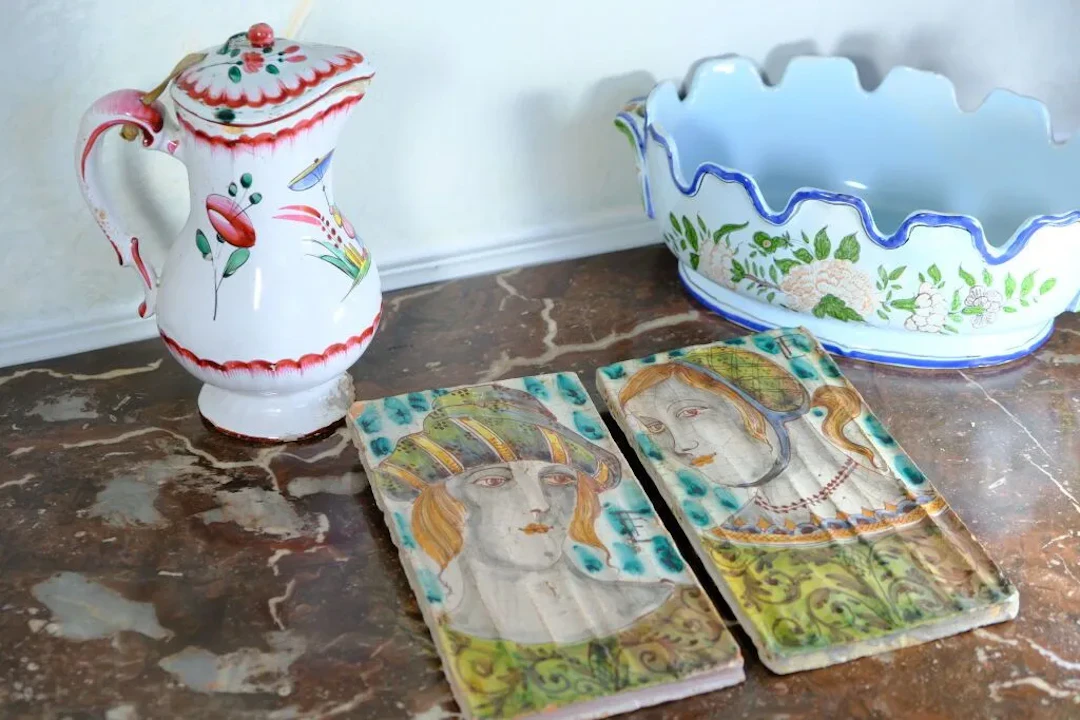 Mixed lot consisting of: - an Eastern-style earthenware teapot decorated