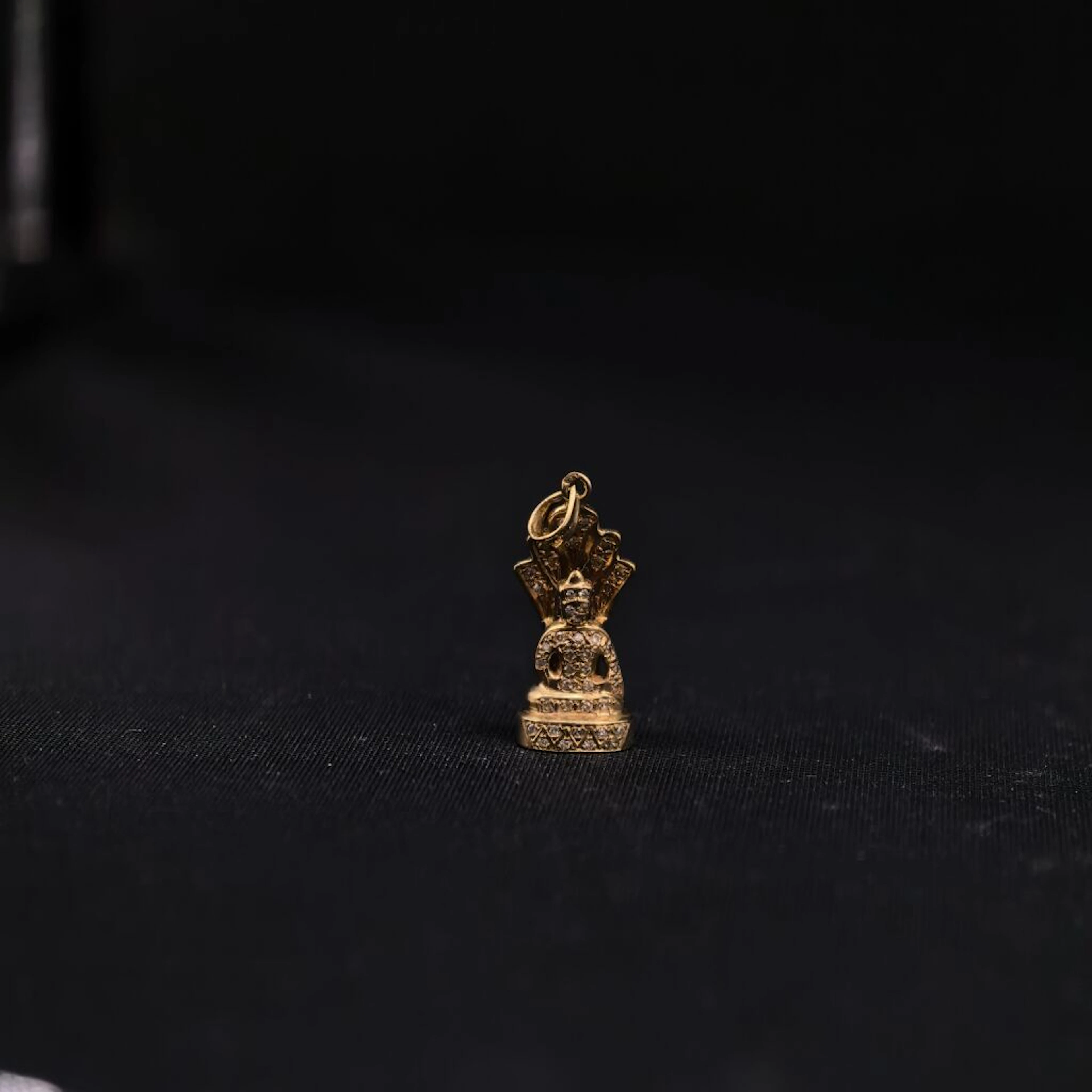 * 750‰ yellow gold Buddha pendant set with small brilliant-cut diamonds.