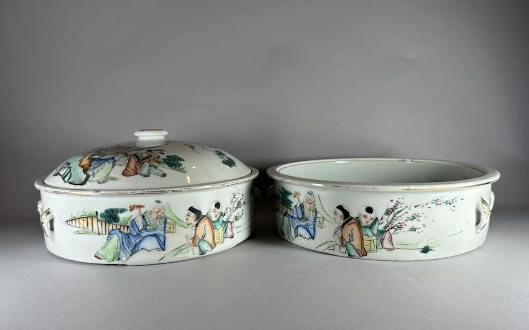 CHINA, circa 1930–50. Pair of porcelain vegetable bowls or serving