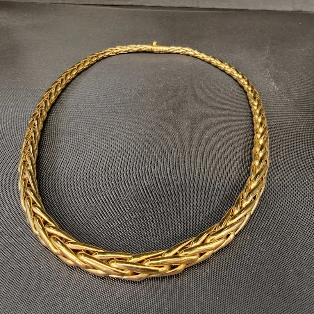 750‰ gold necklace with a cascading palm-leaf link design. Made in