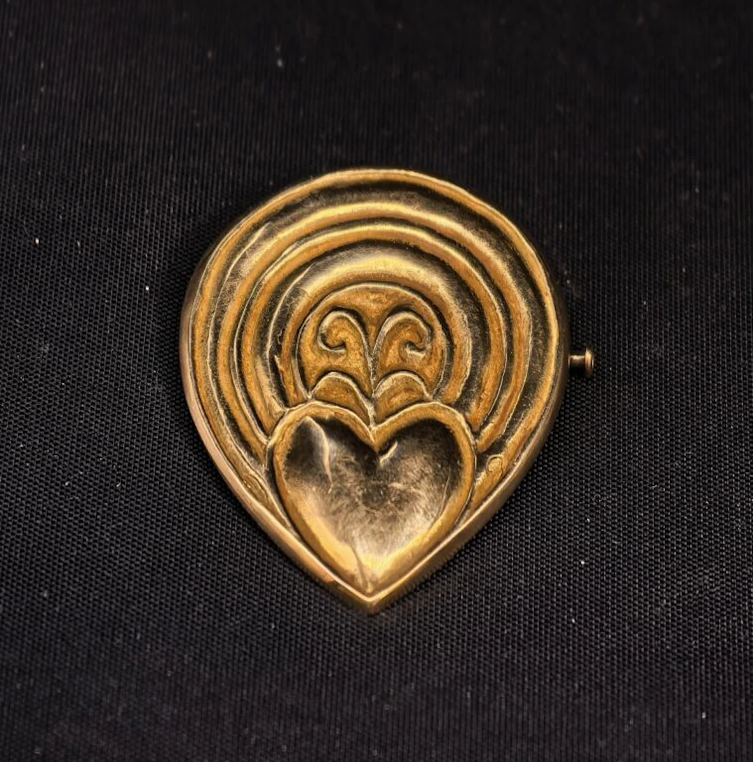 TOUL HOAT, Brittany. A pear-shaped 750‰ yellow gold brooch featuring