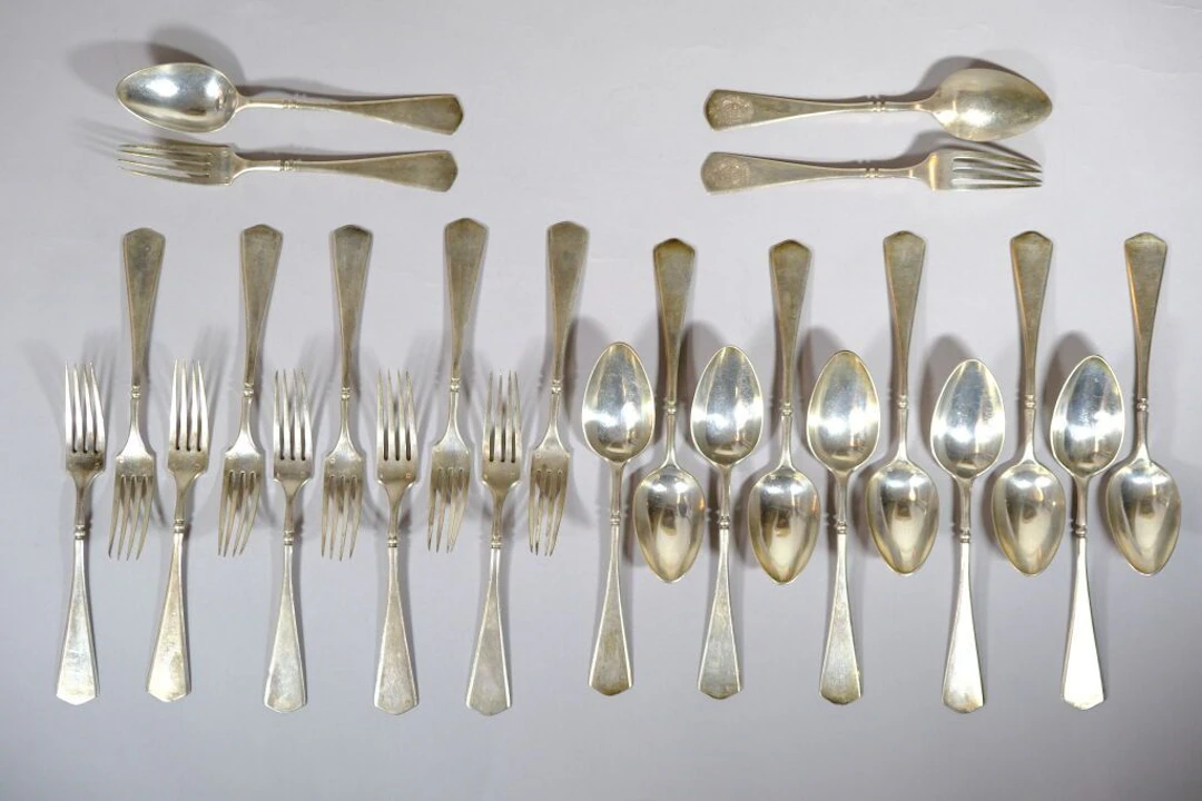 A cutlery set consisting of twelve large pieces of 925/1000 silver