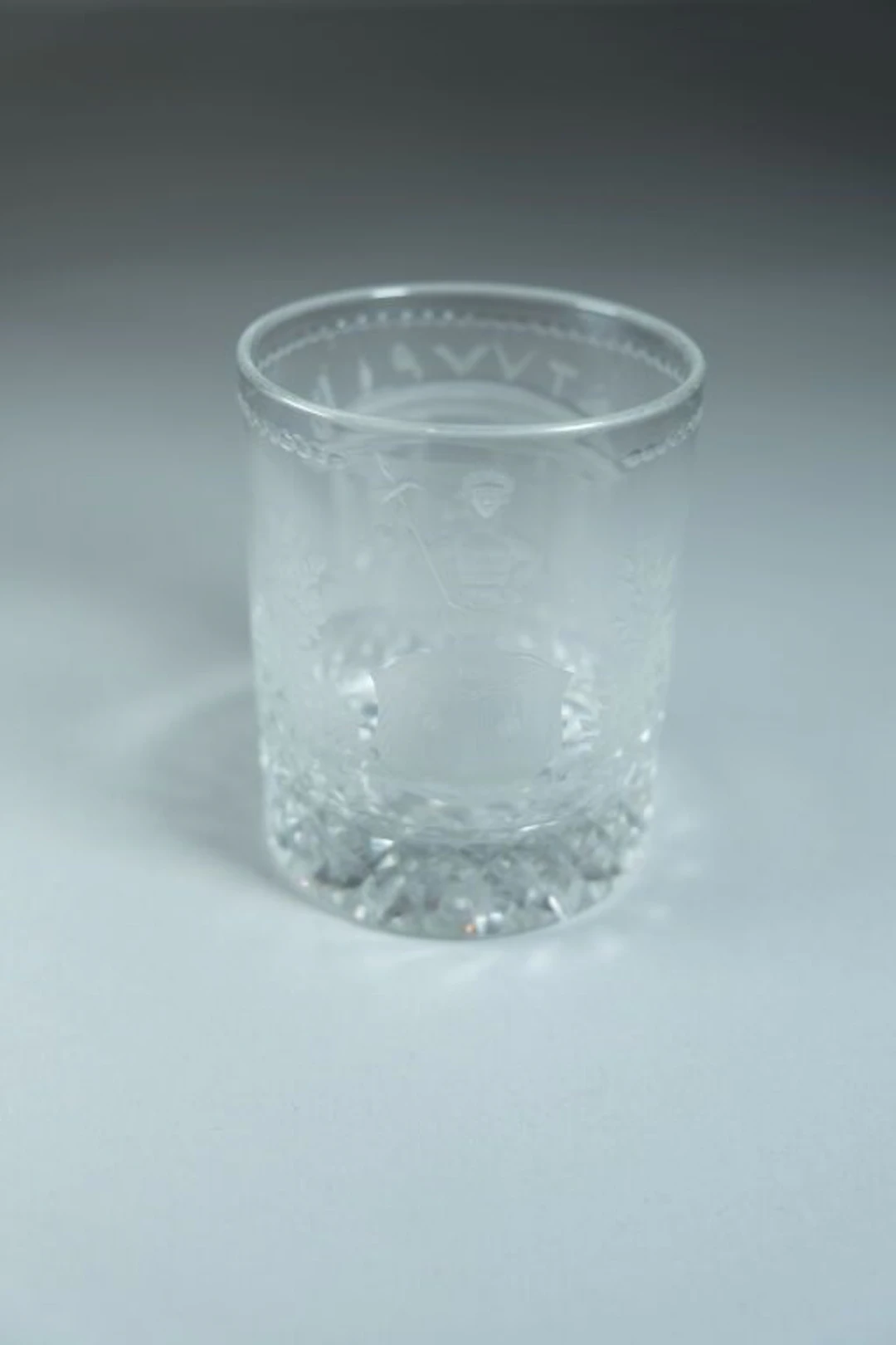 A circular water glass made of crystal, finely engraved with Freemasonry