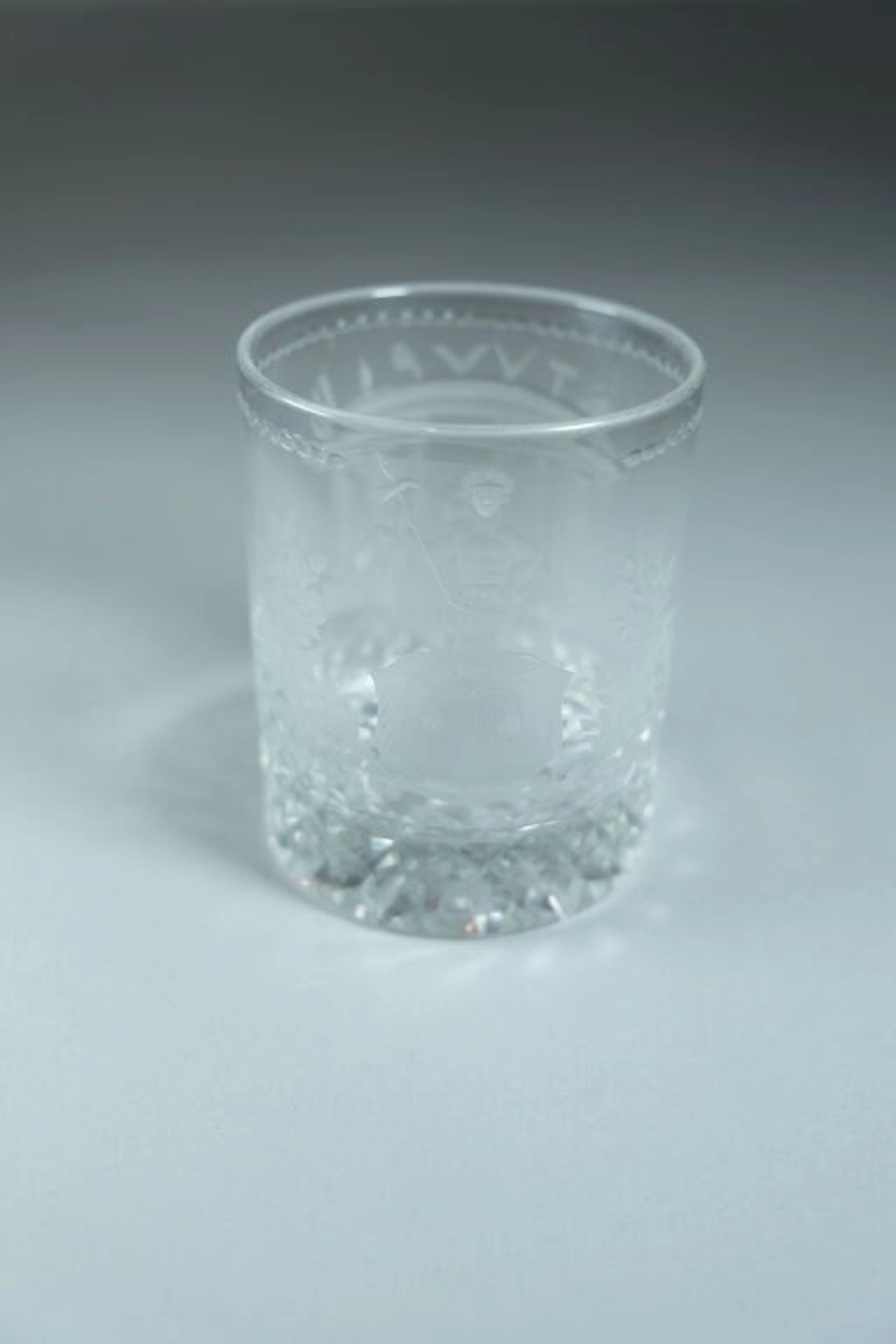 A circular water glass made of crystal, finely engraved with Freemasonry