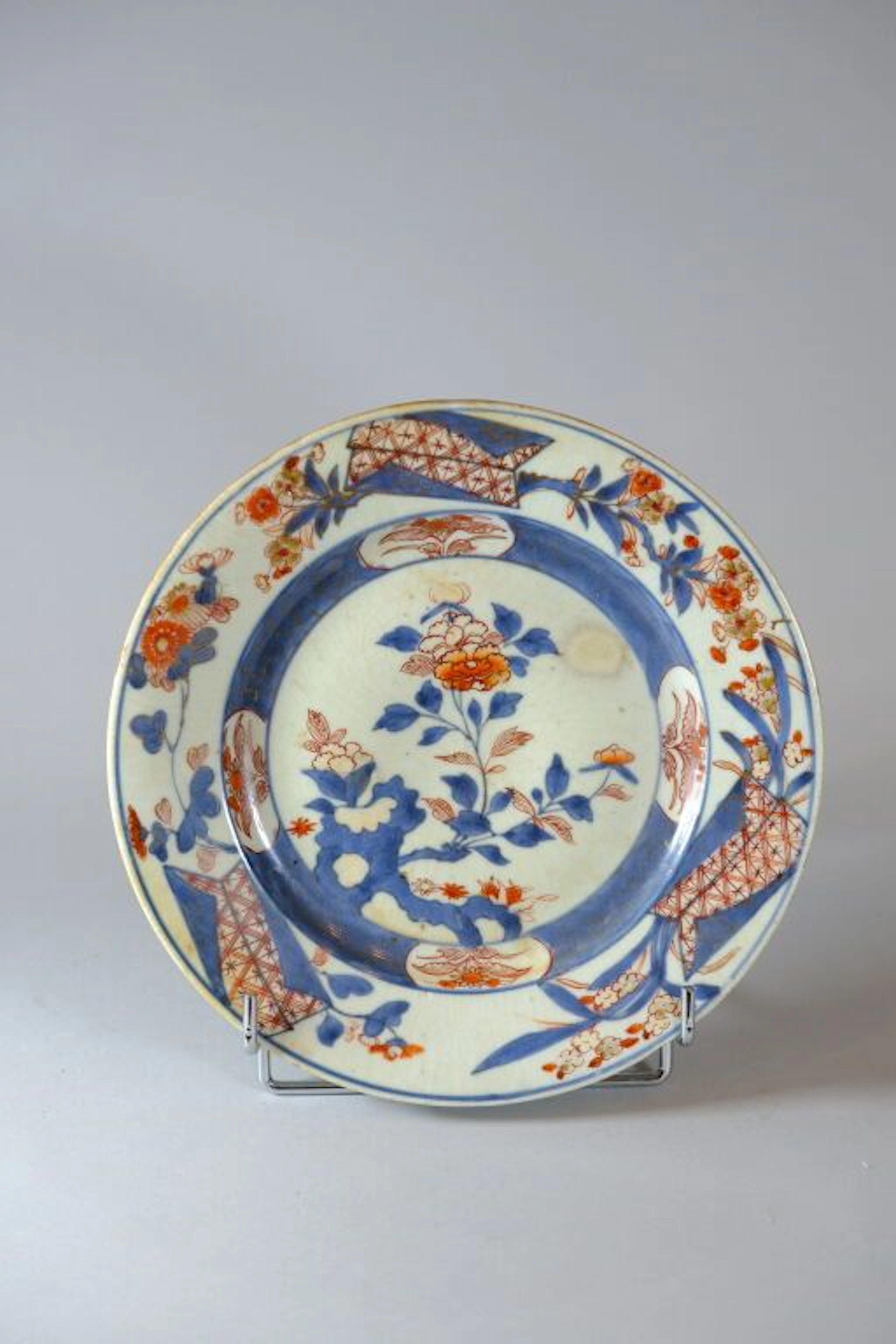 JAPAN, Imari. Round porcelain plate with an Imari plant motif in blue