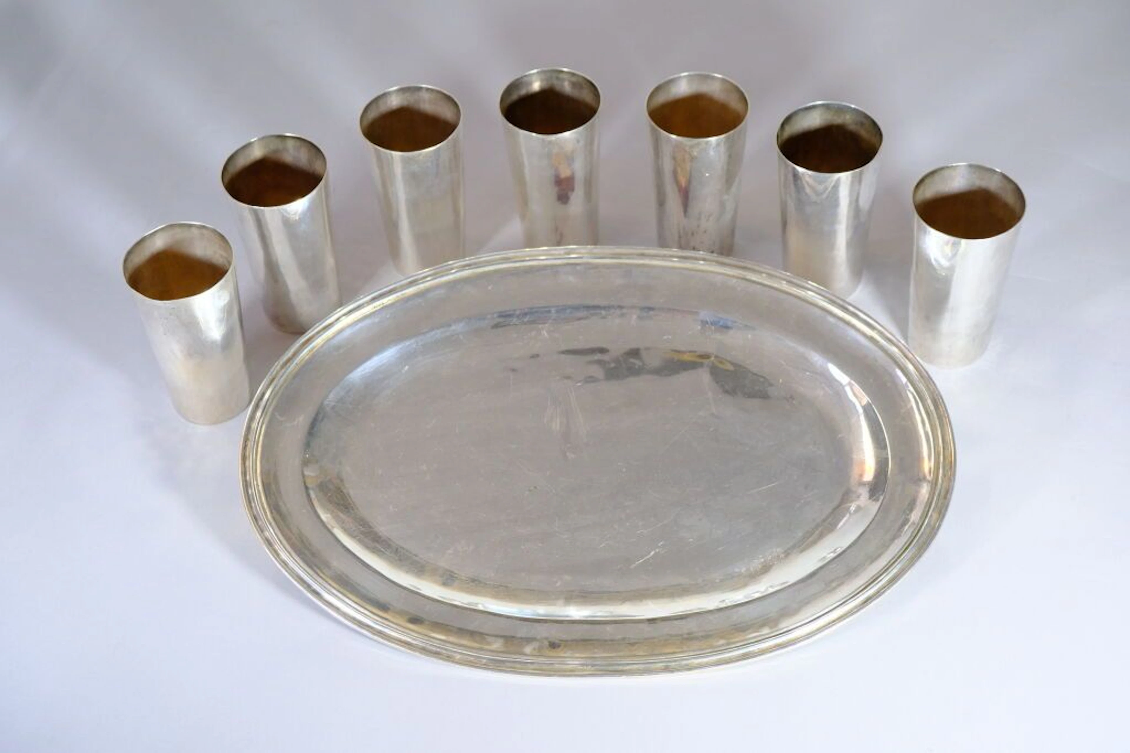 Silver set consisting of: - An oblong 925‰ silver platter with a beaded
