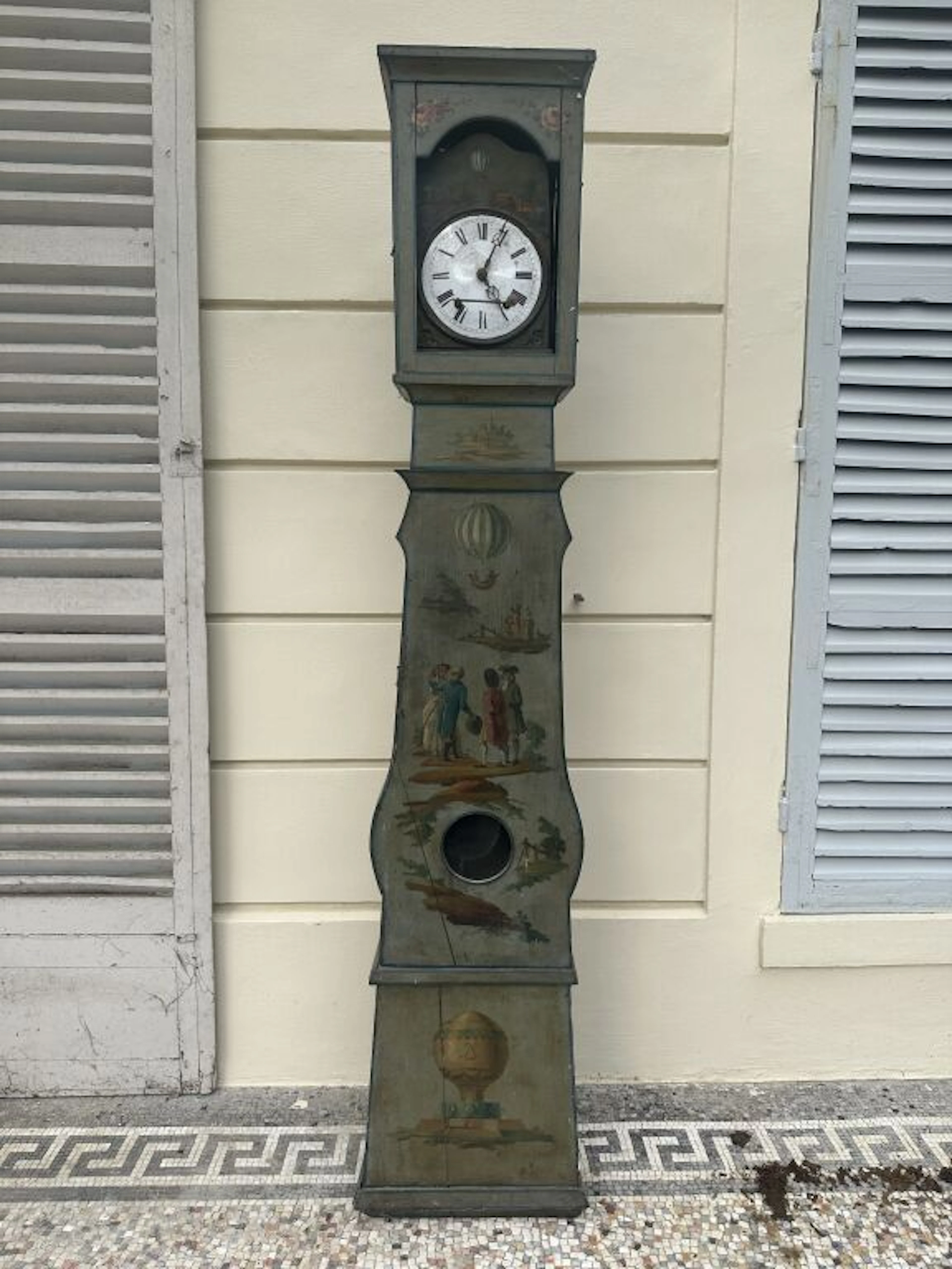 Comtoise clock made of fir or pine, decorated with painted scenes