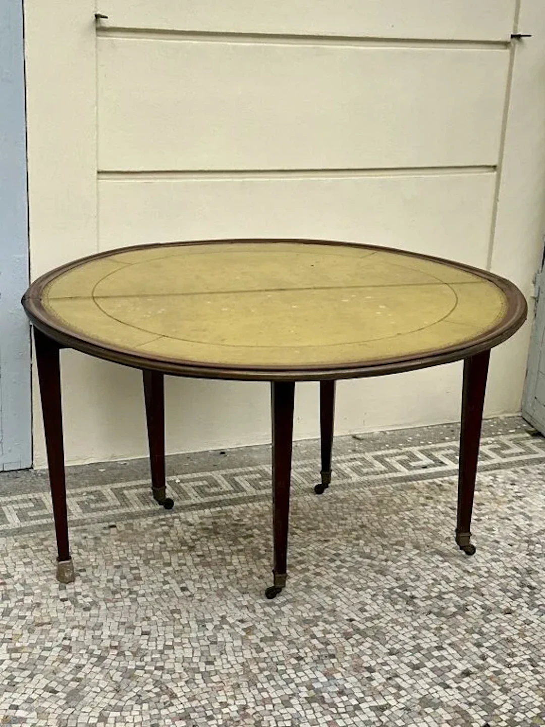 Half-moon table made of mahogany and mahogany veneer, resting on five