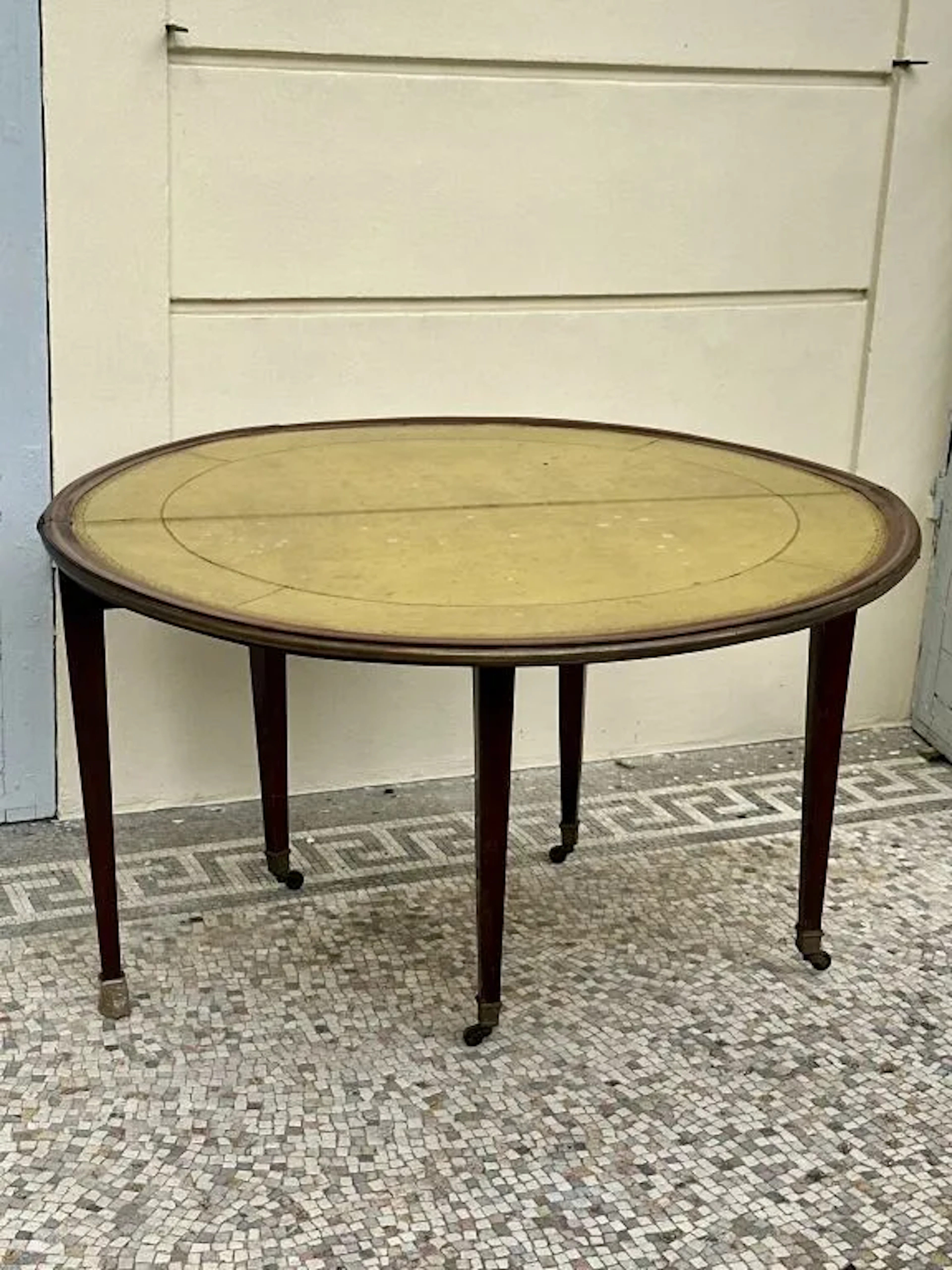 Half-moon table made of mahogany and mahogany veneer, resting on five