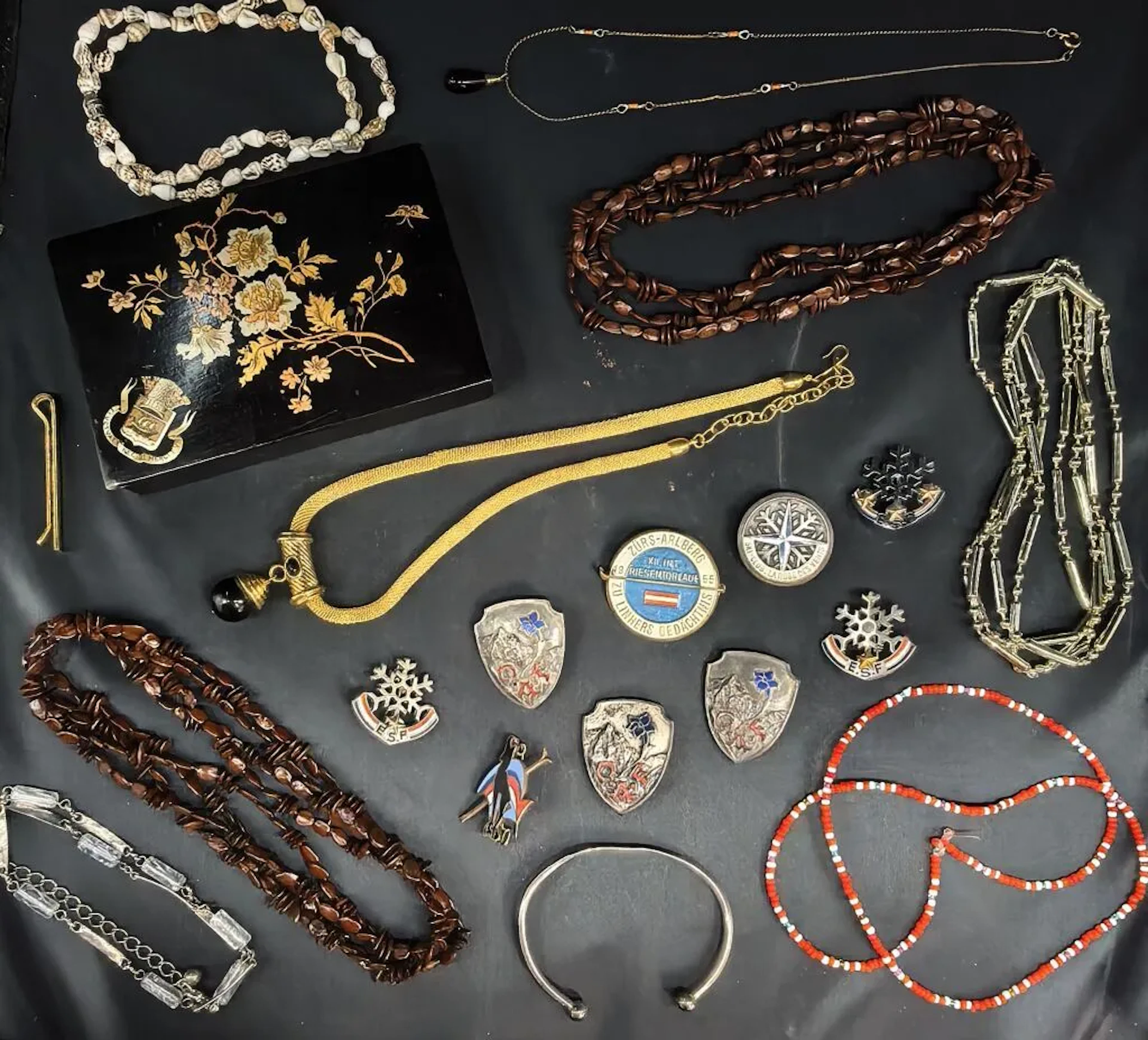 A set of costume jewelry, including a set for a mountain impostor