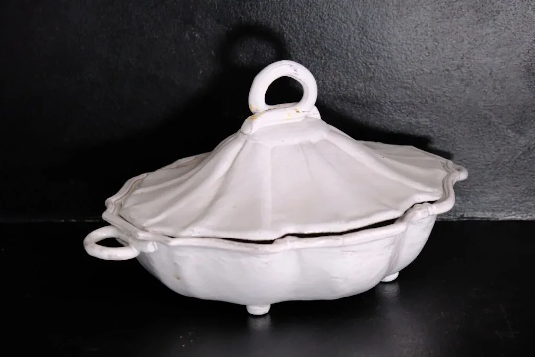 A charming Rocaille-style earthenware soup tureen. Probably from Moustiers;