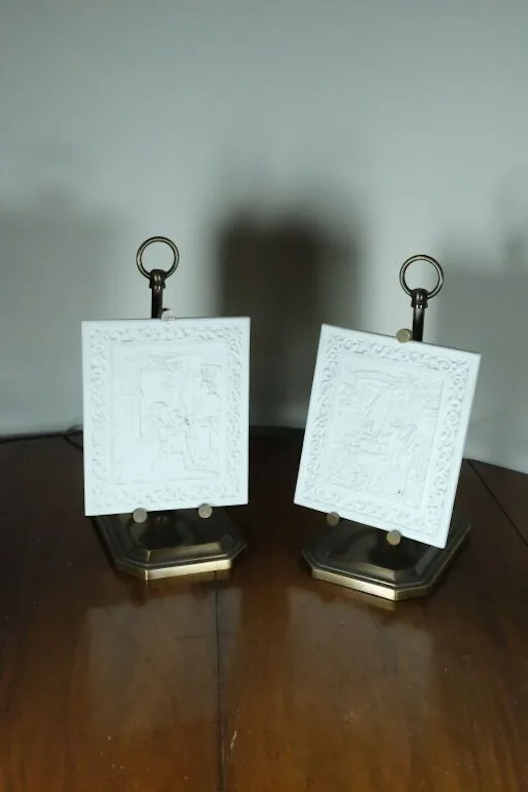 Pair of small brass and metal living room lamps, featuring lithophane