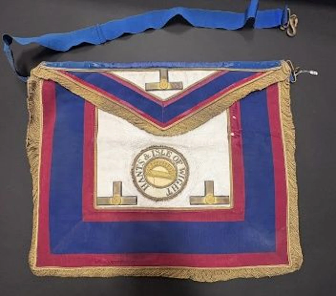 Masonic apron, G.L. Mark of the Venerable Master "Hants & Isle of