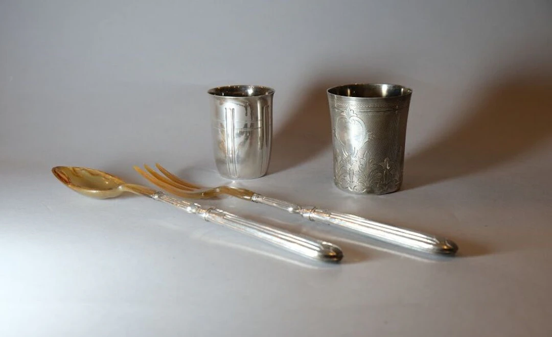 Set in 925/1000 silver, hallmarked "Minerve Premier Titre," consisting