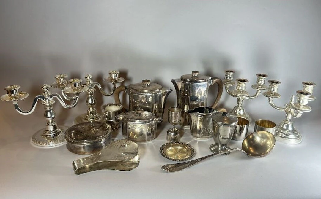 Silver plated set including: - 1 ladle; - 1 asparagus tongs; - 1 candy
