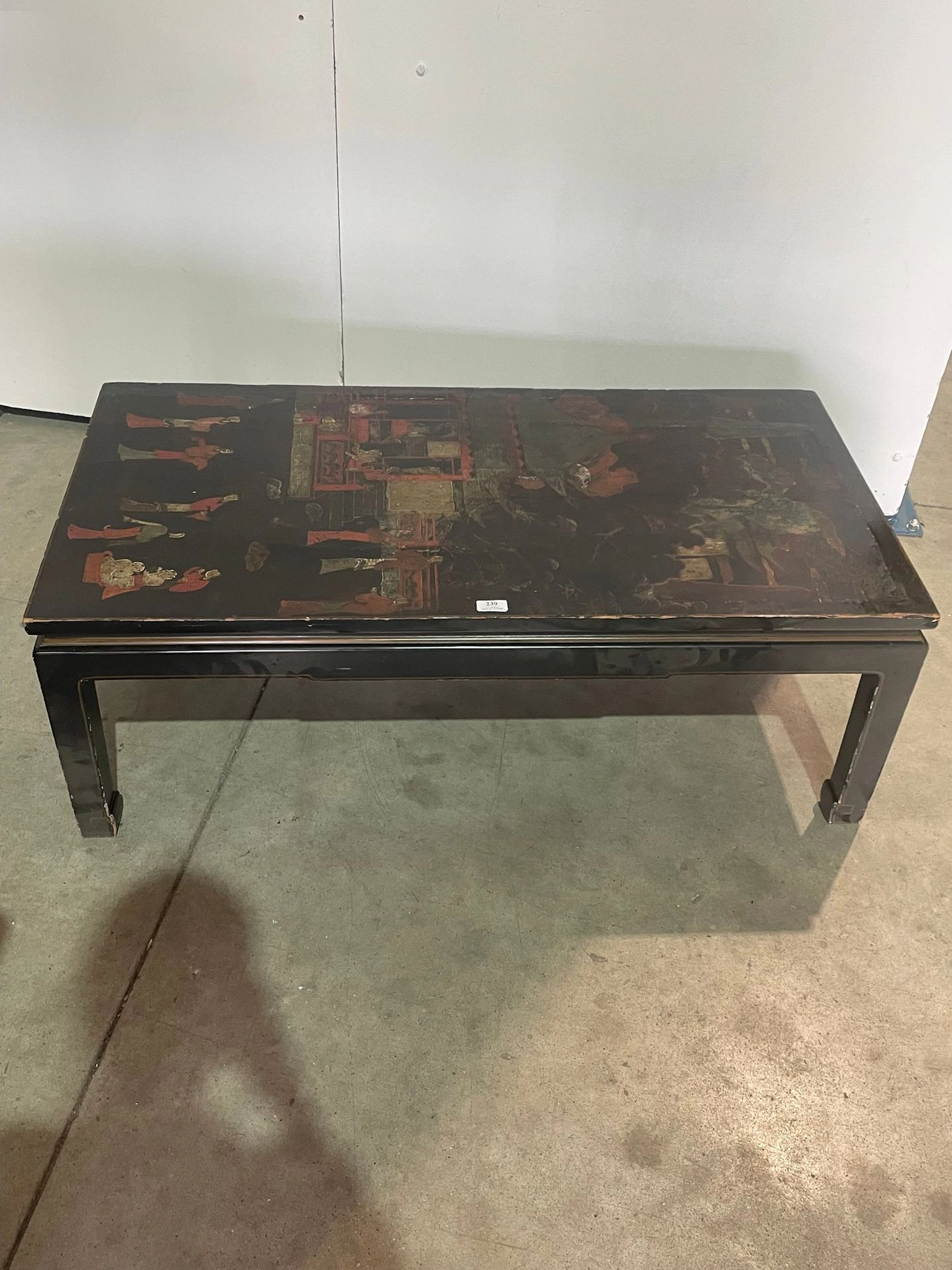 Rectangular lacquered coffee table with a polychrome painted design