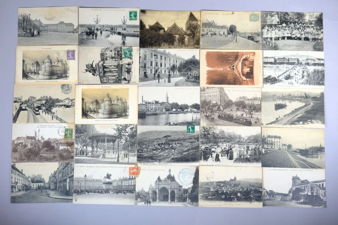 POSTCARDS - BURGUNDY/BERRY/LYON. Set of approximately 60 postcards.