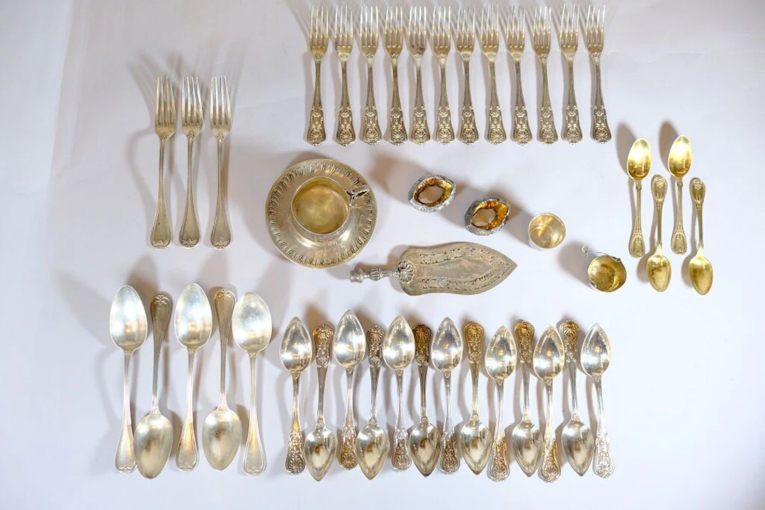 Mixed set of 925/1000 silver, Minerva hallmark (1st grade), consisting