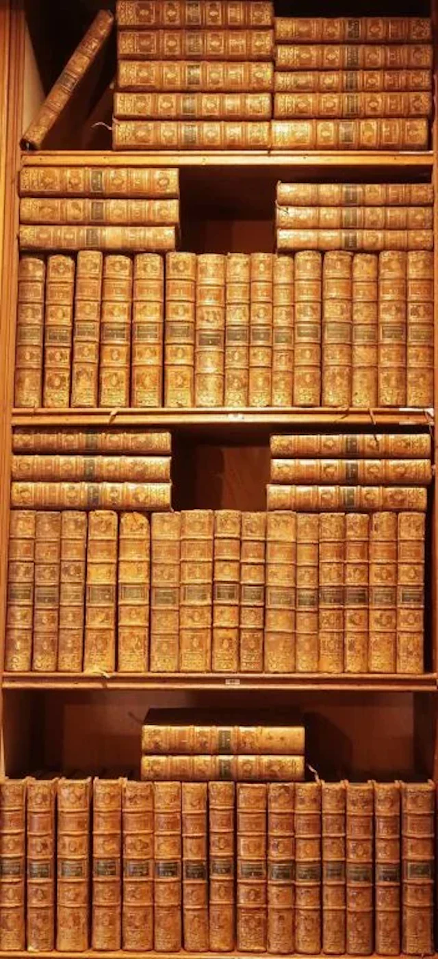 VOLTAIRE. Complete Works [Beaumarchais, ed. by Kehl]. The best edition