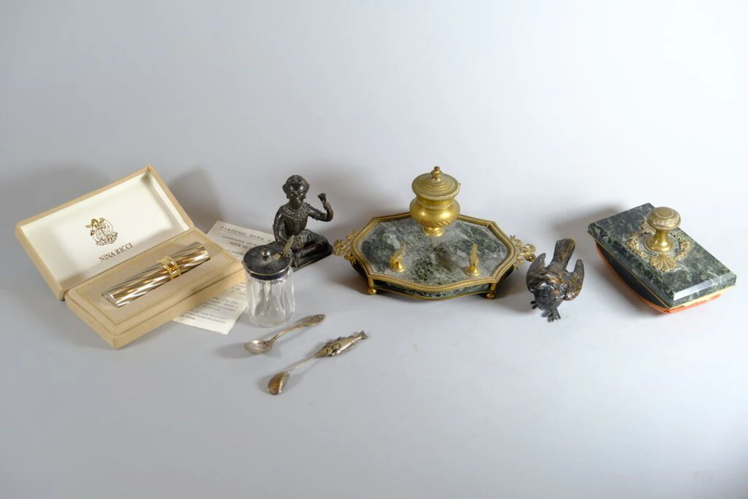 A mixed lot, sold as-is, consisting of: - A gilt-bronze penholder