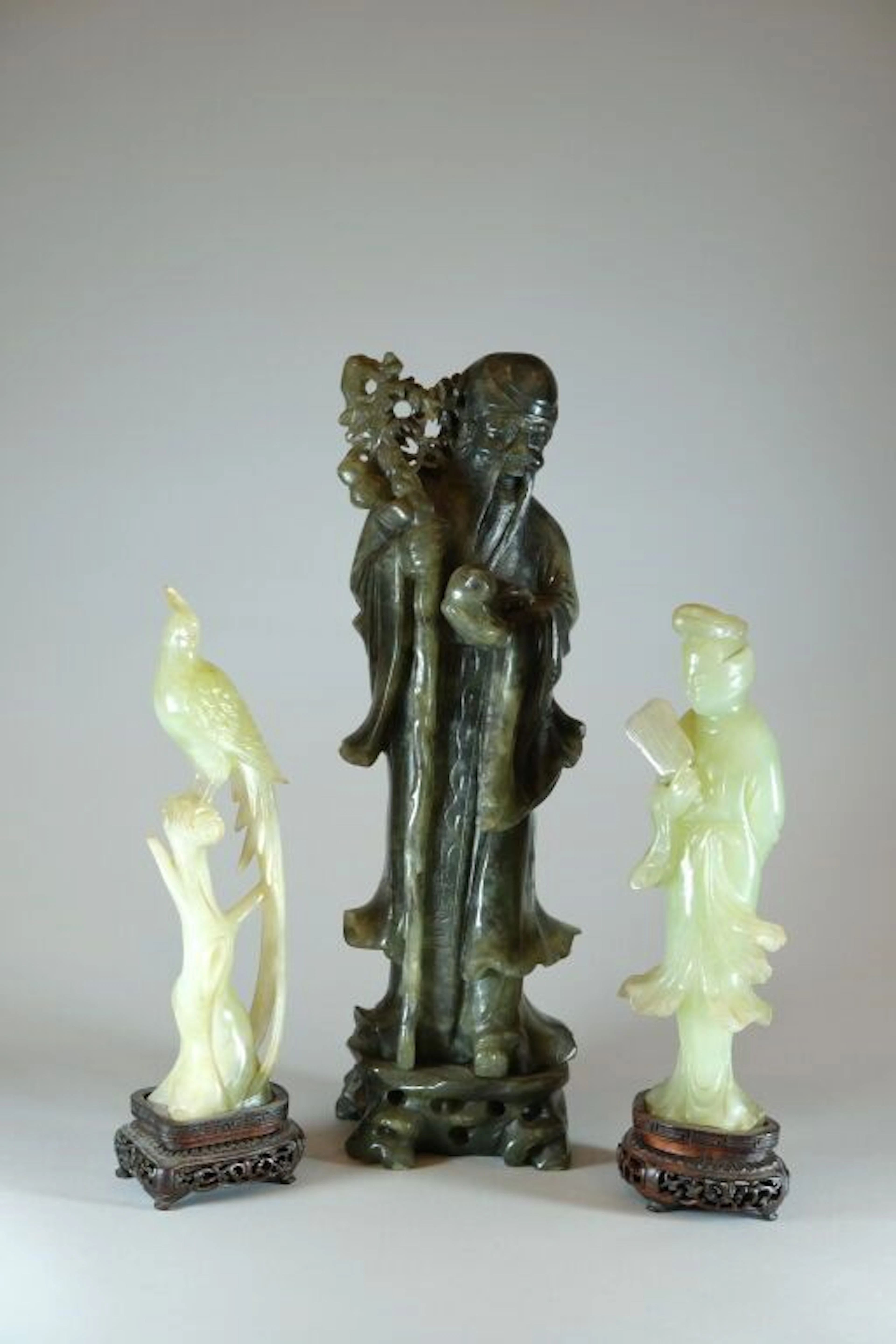 CHINA, 20th century. Lot consisting of a bird on a branch and a deity