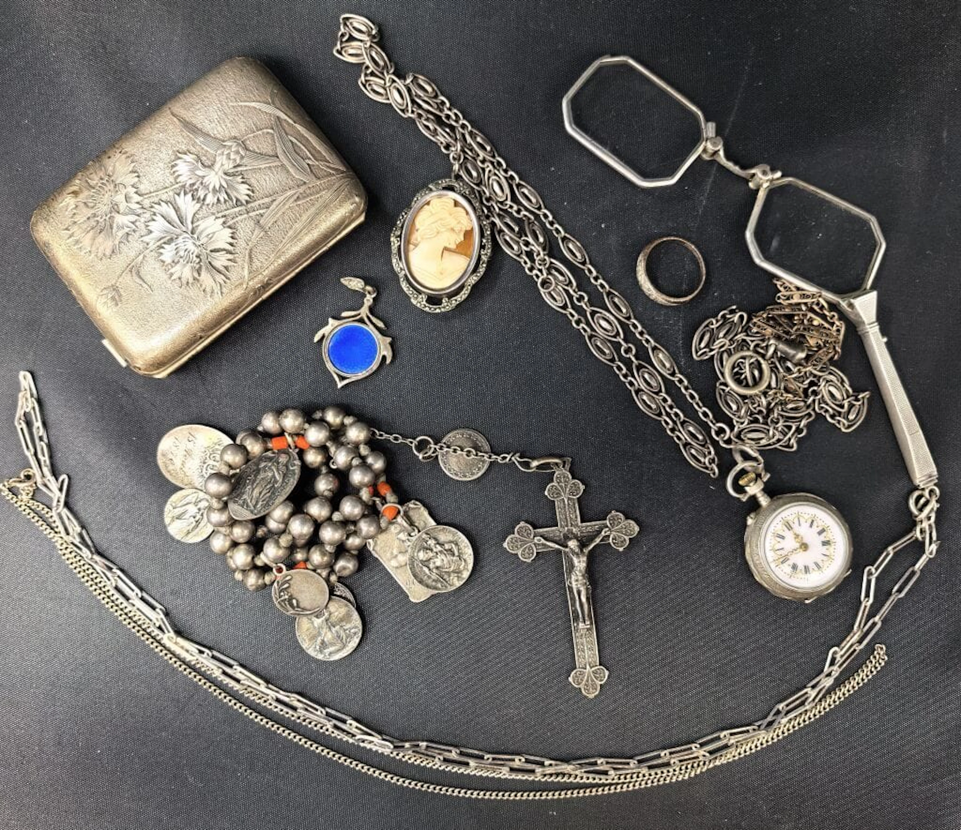Set of 800–900‰ silver jewelry consisting of an Art Nouveau-style
