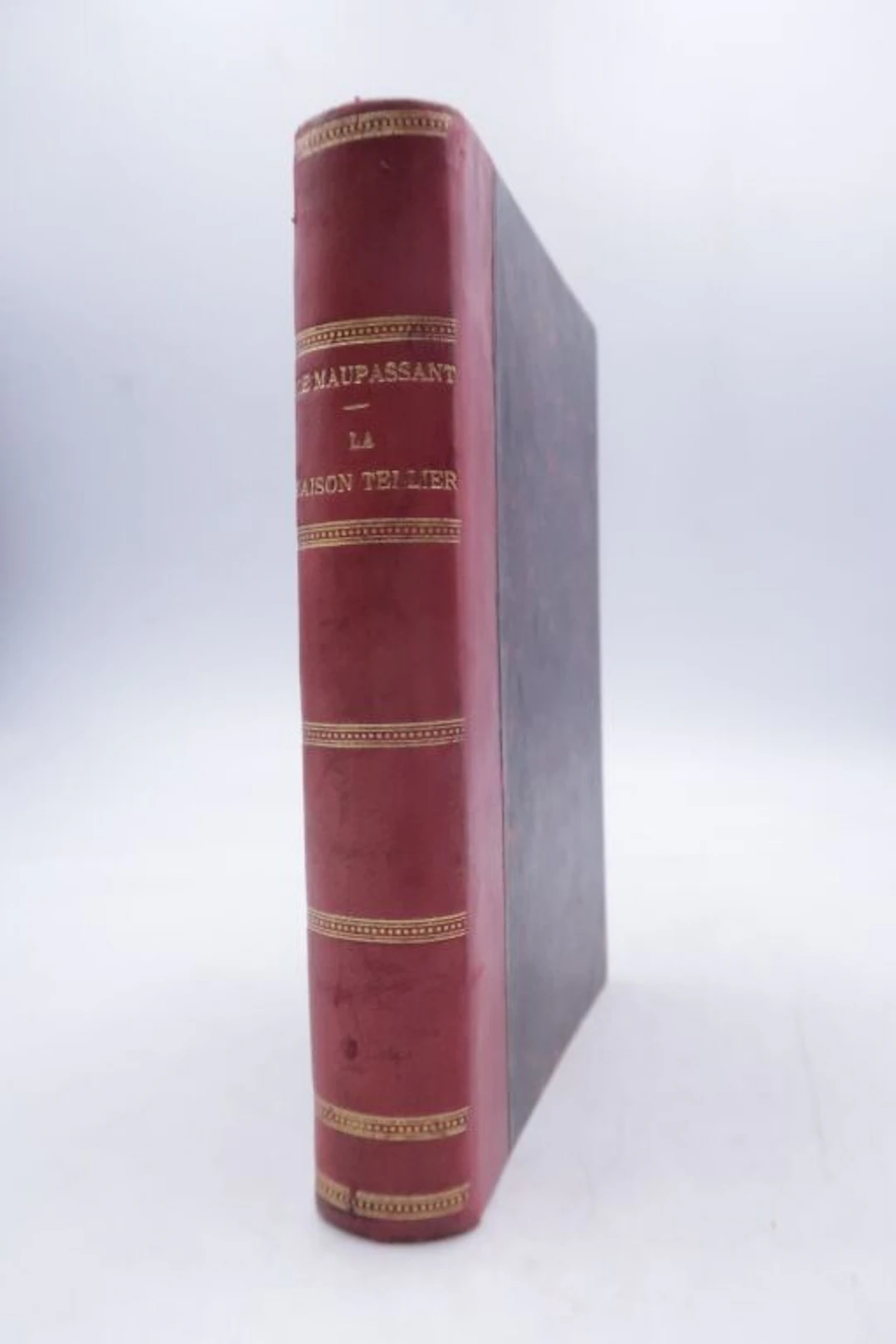 MAUPASSANT, Guy de. *La Maison Tellier*. Paris, Ollendorff, 1895.