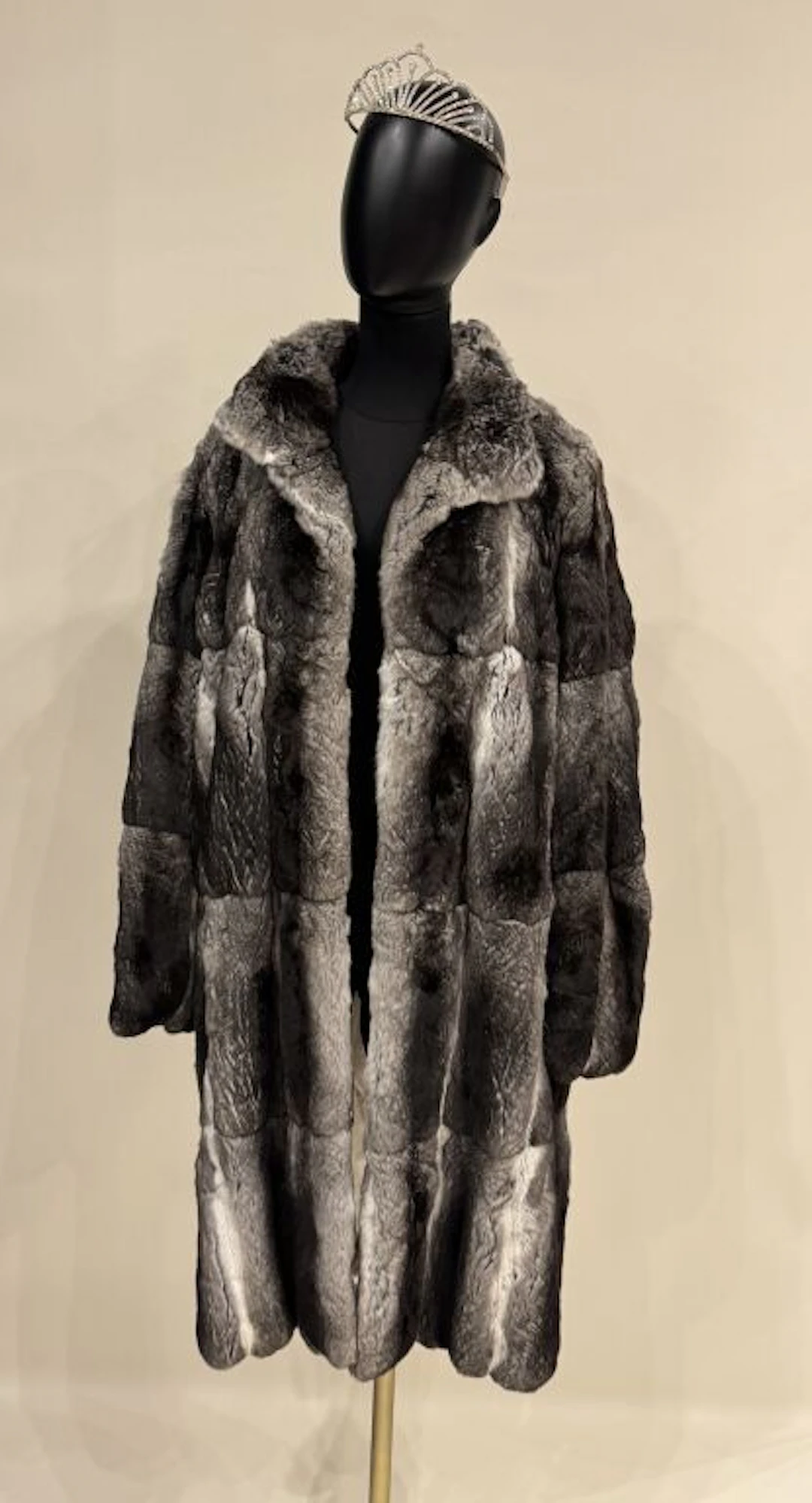 YVES SALOMON Elegant chinchilla coat (Chinchilla Lanigera), funnel