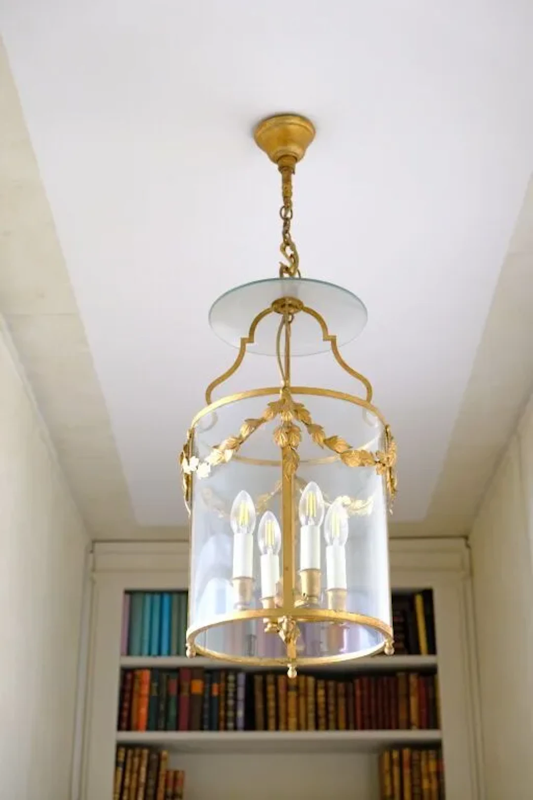 Small cage chandelier in bronze and gilded metal with four light arms;
