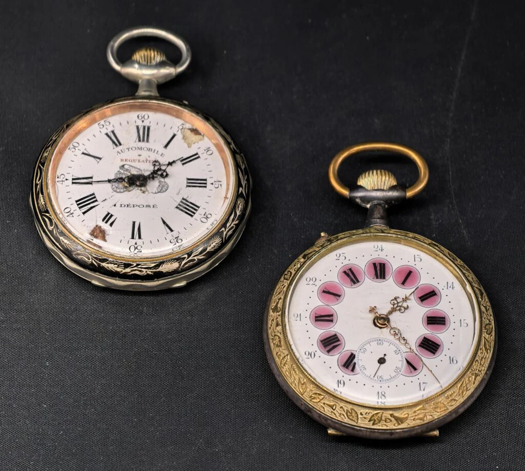 Set of two timepieces: - one for automobiles, with a white enamel
