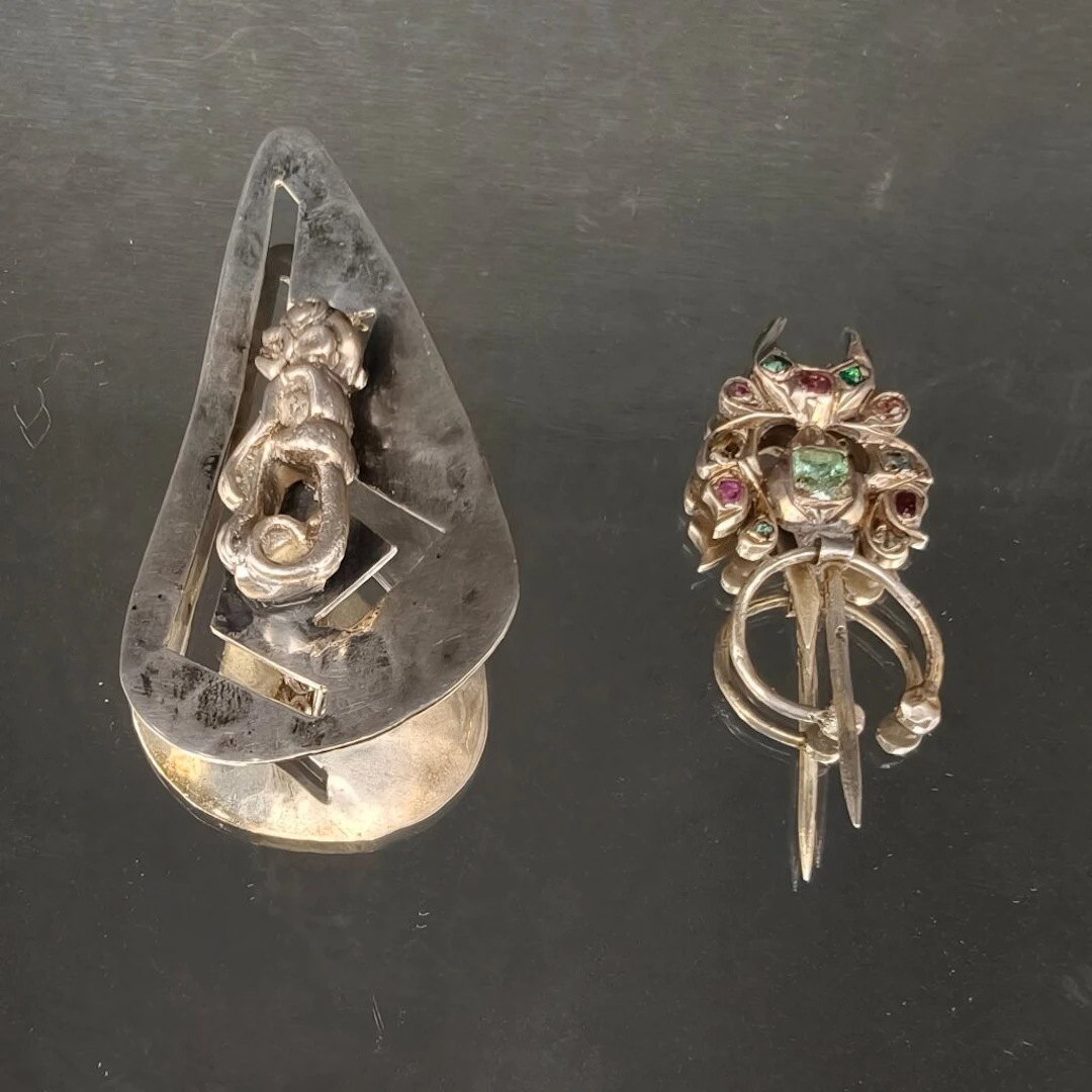 Small collection of silver items, including: - an 800‰ silver fibula