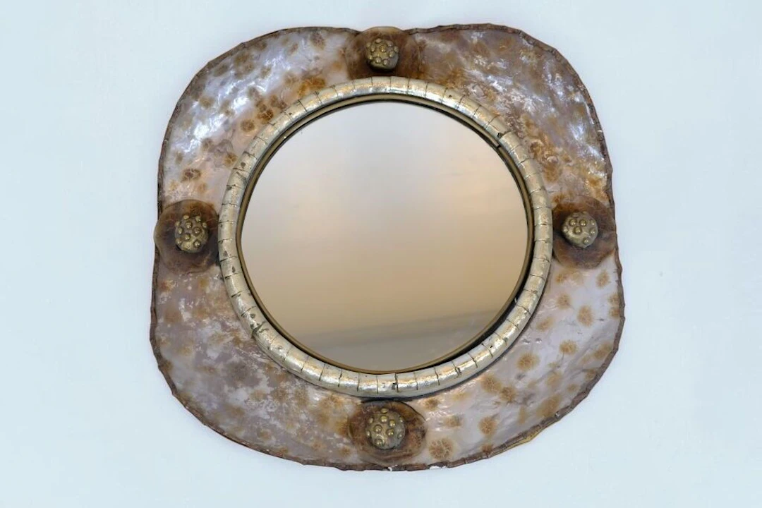 FITTERMAN. Resin mirror. Circa 1970. Dimensions: 68 x 67 cm. (One