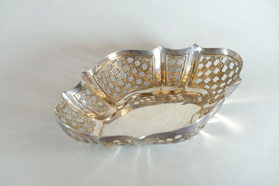Openwork silver tray, 925/1000, Minerva hallmark (1st grade), with