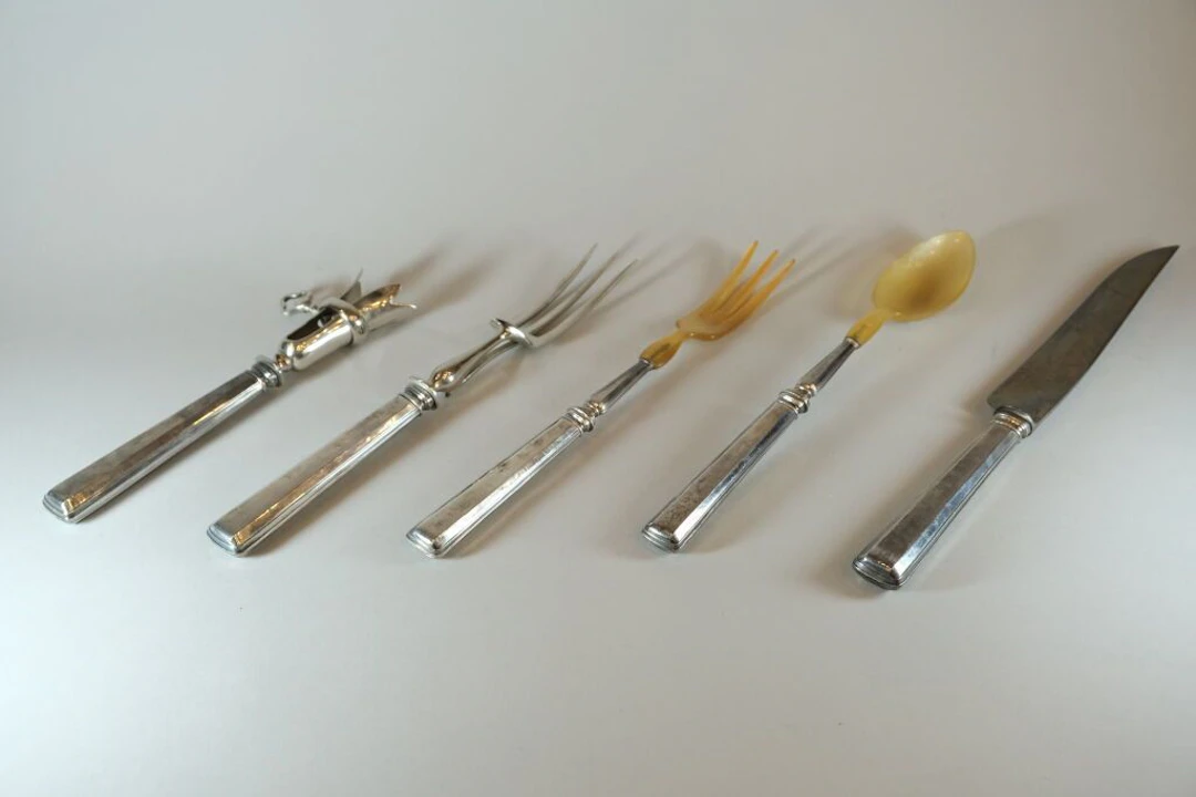 Luxury leg-of-lamb serving set, made of 925/1000 silver-plated metal