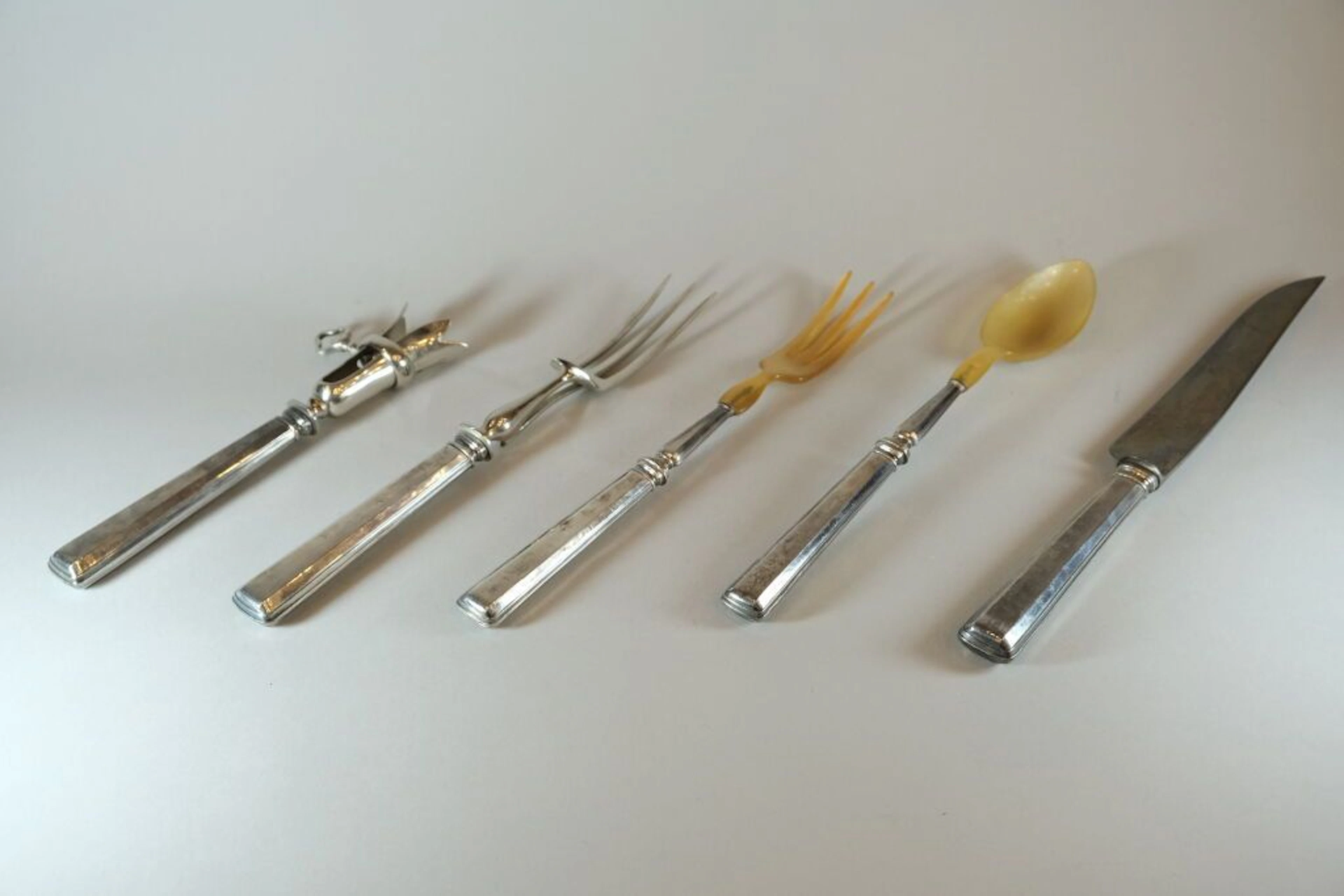 Luxury leg-of-lamb serving set, made of 925/1000 silver-plated metal