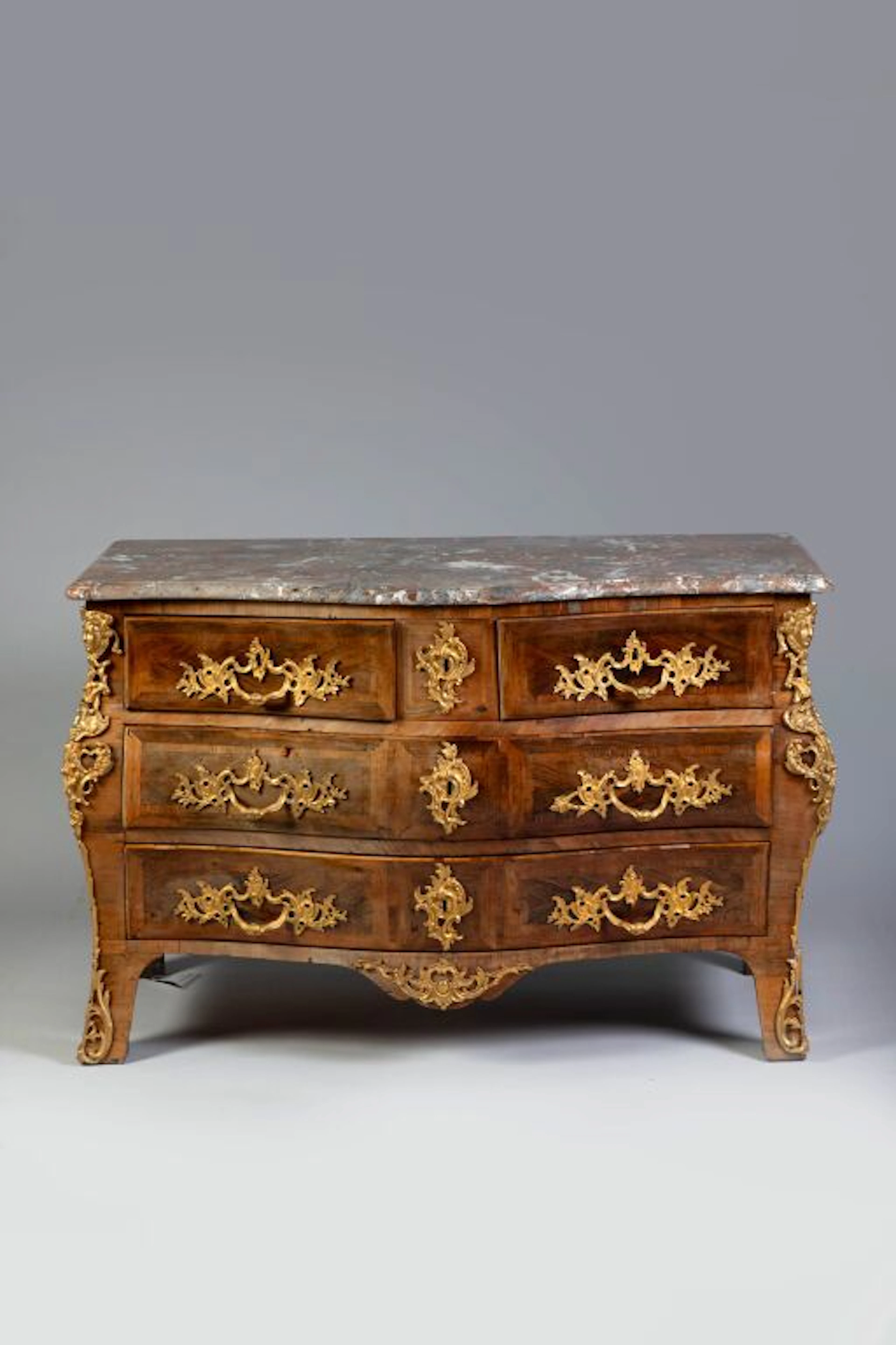 A tomb-style chest made of wood veneer arranged in a curly pattern