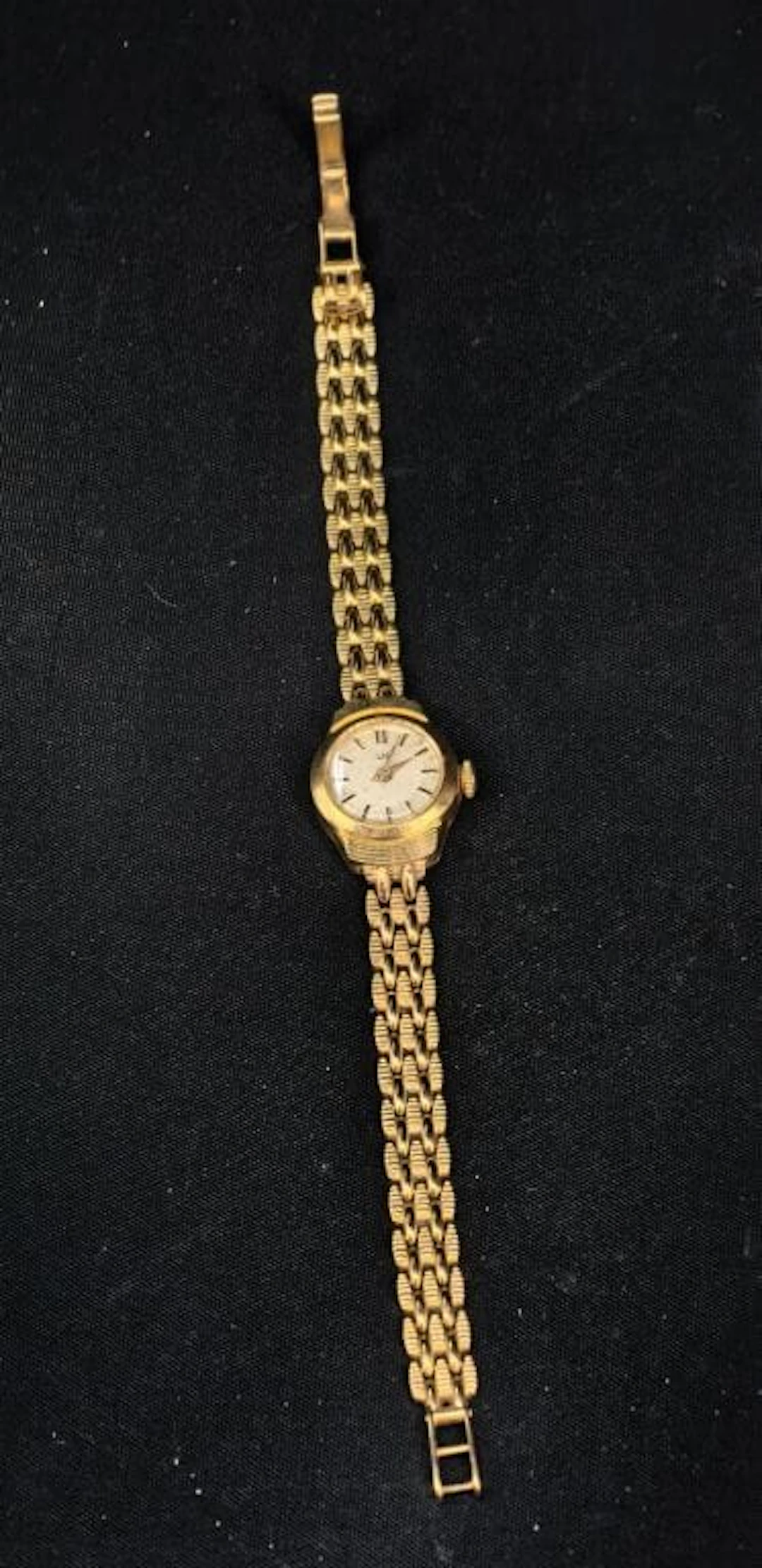 LIP. Women's watch in 750‰ gold. Gross weight: 18 g.