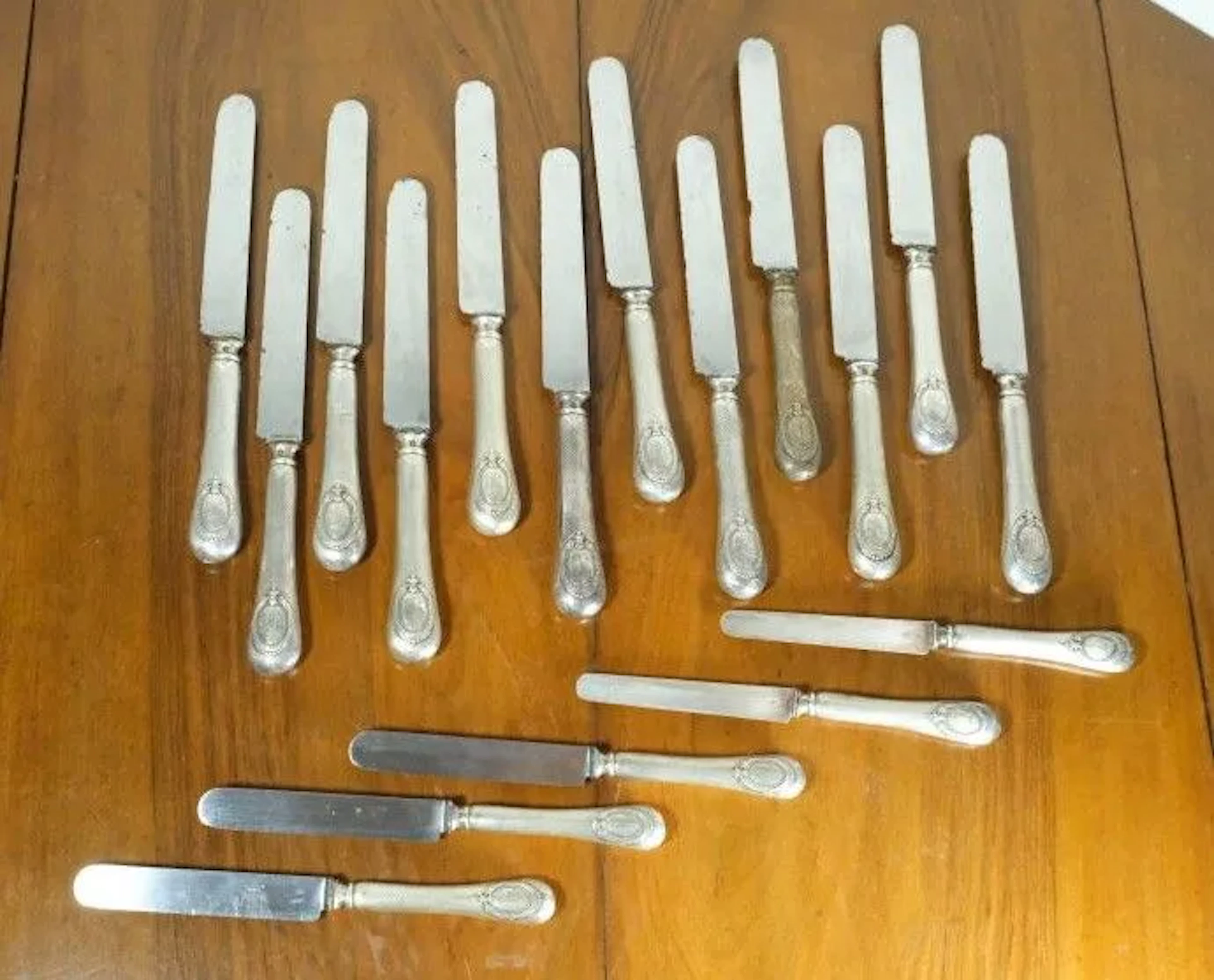 Set of twelve large knives, metal blades, handles made of 800‰ silver