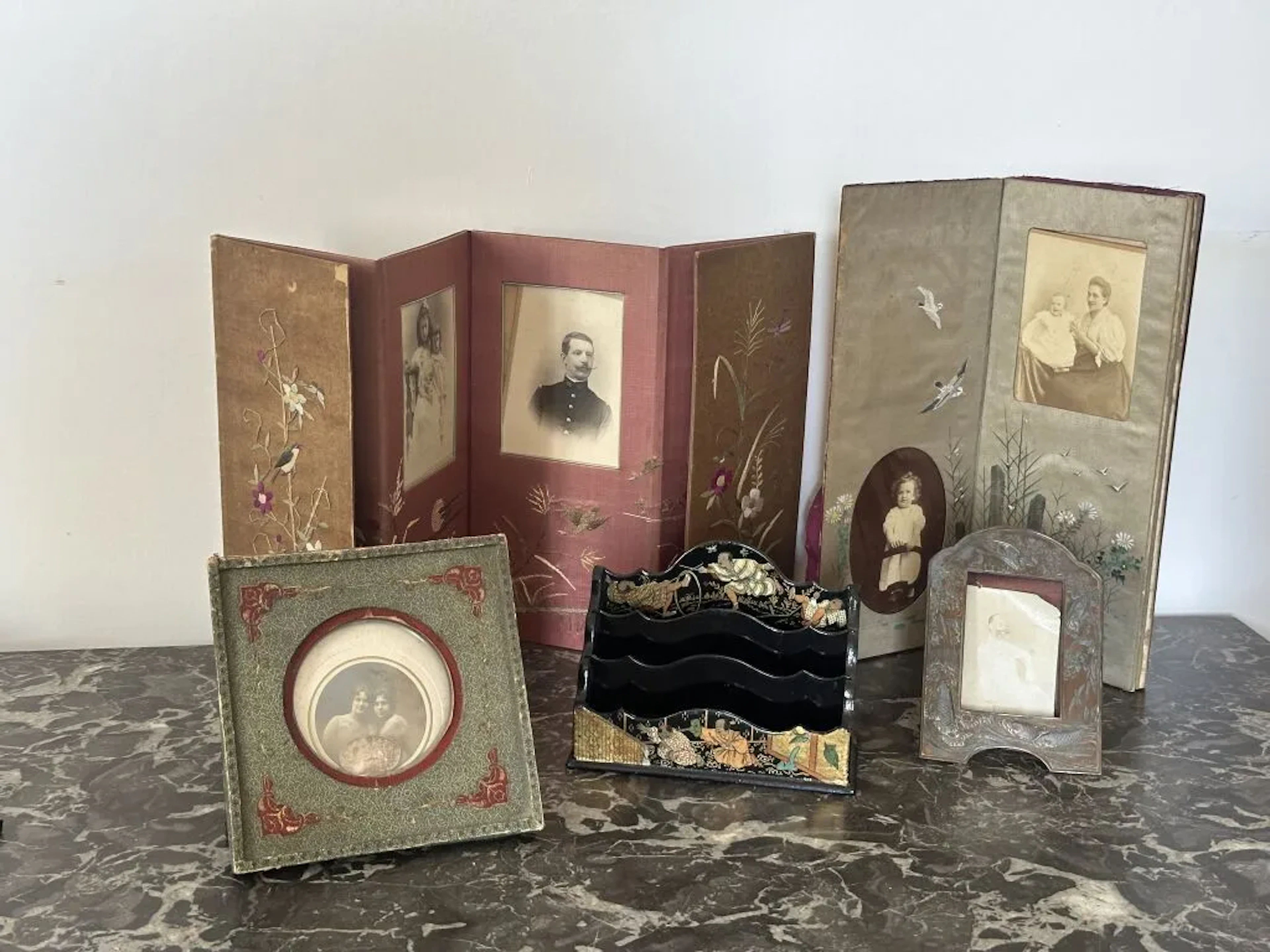 A 19th-century Japanese-style set, mostly from Japan, consisting of: